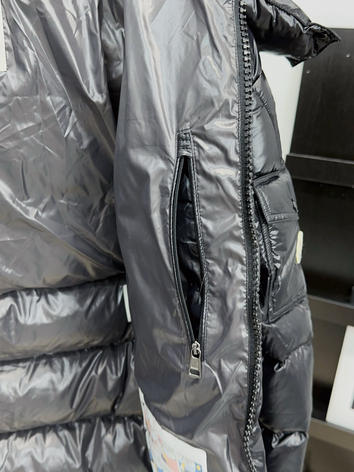 Moncler P678 短款派克羽绒服 - 機能性とスタイルを兼ね備えた一着