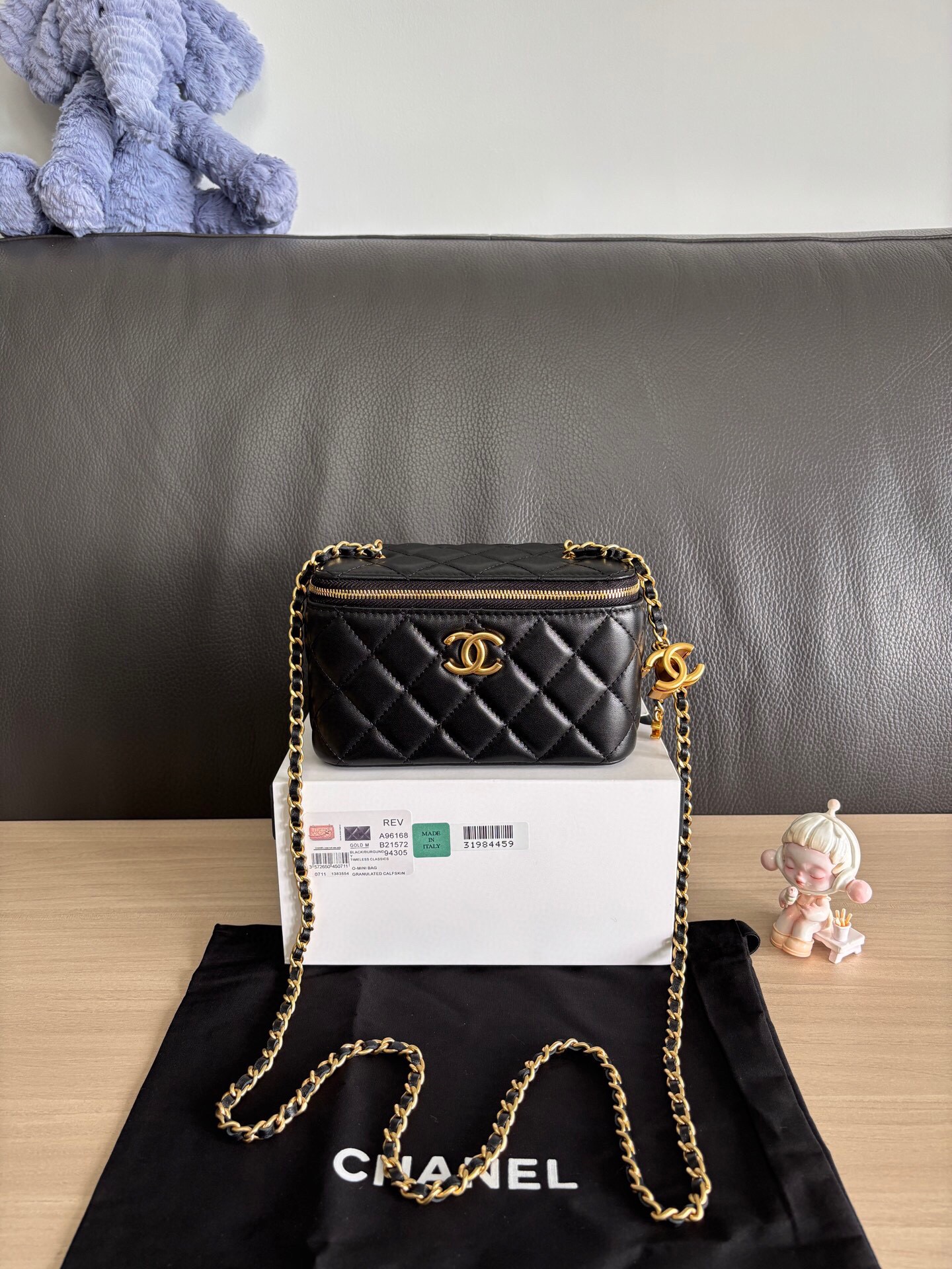 Elegant Quilted Leather Crossbody Bag with Chain Strap and CC Logo Charm