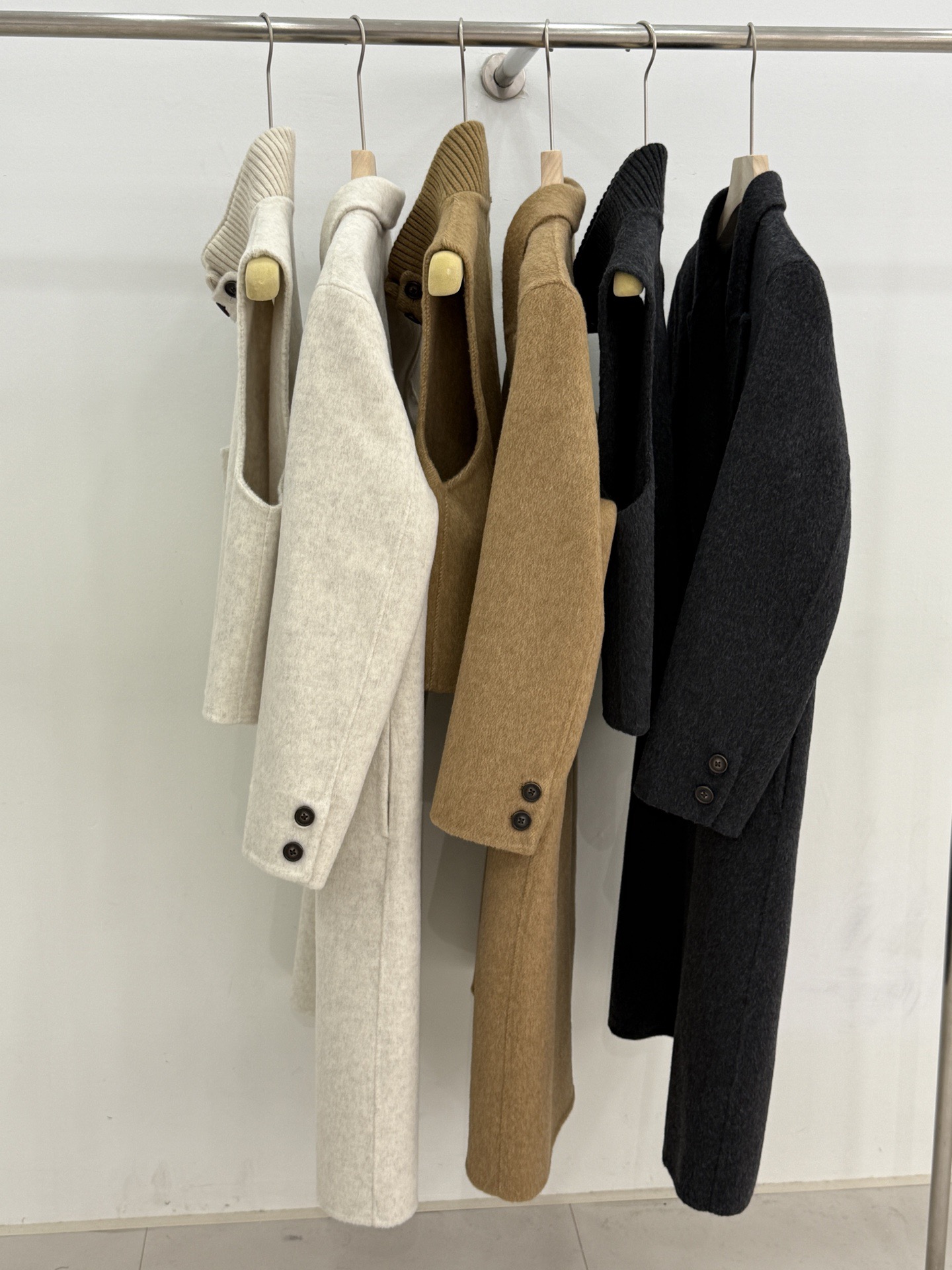 JILSANDER 25秋冬新款 双面羊毛马甲大衣两件套 真两件套哦🍂 针织领的马甲设计 立体剪裁版型 