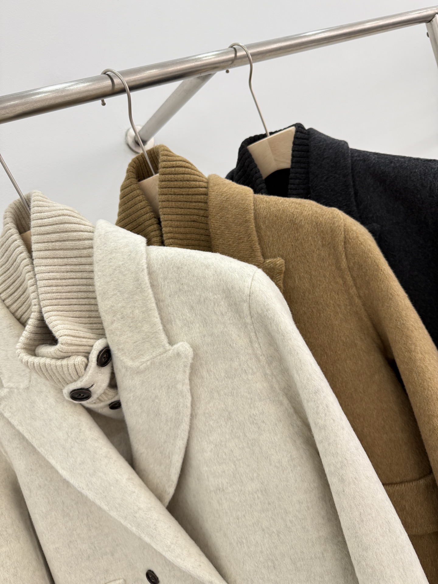 JILSANDER 25秋冬新款 双面羊毛马甲大衣两件套 真两件套哦🍂 针织领的马甲设计 立体剪裁版型 