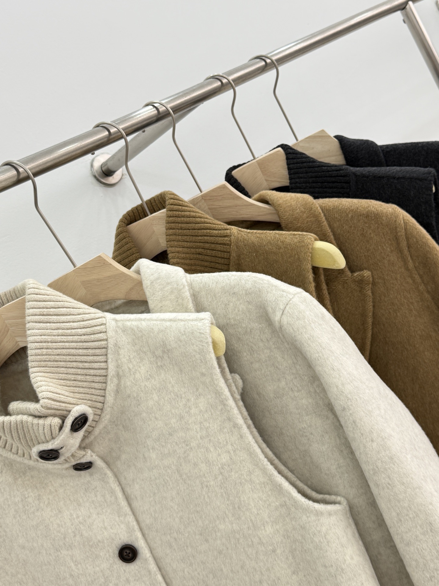 JILSANDER 25秋冬新款 双面羊毛马甲大衣两件套 真两件套哦🍂 针织领的马甲设计 立体剪裁版型 