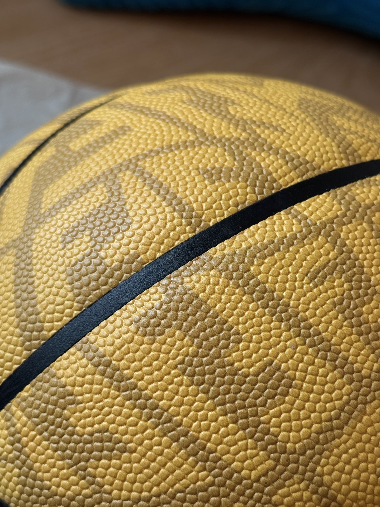 NO:809557,Our quality is impeccable!  Details determine quality. It is a basketball for indoor and outdoor use with high-performance leather. The classic presbyopia appearance of yellow rubber is paired with eye-catching black lines and 'FENDI' little monster eye embossing, which is very recognizable!  , trendy department store, fendi19860909咱家的品质无可挑剔！细节决定品质拥有高性能贴皮的室内外通用篮球,黄色橡胶经典老花外观搭配醒目的黑色线条和「FENDI」小怪兽眼睛压纹,非常有辨识度！,潮品百货,fendi,accessory