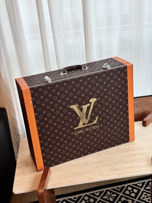 Louis Vuitton Monogram Suitcase, Classic Design, Perfect for Travel and Storage 1 Louis Vuitton Monogram Suitcase, Classic Design, Perfect for Travel and Storage