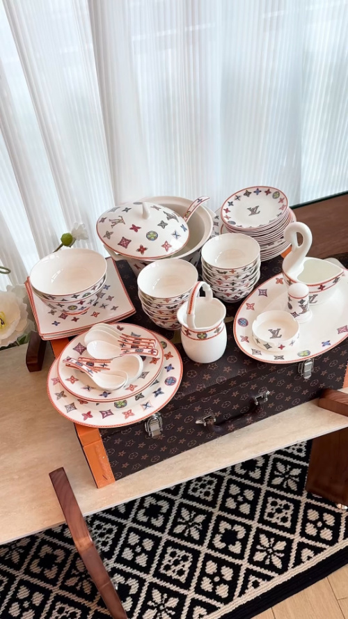 Luxury Bone China Dinnerware Set, European Style, Elegant Design, Service for 8 1 Luxury Bone China Dinnerware Set, European Style, Elegant Design, Service for 8