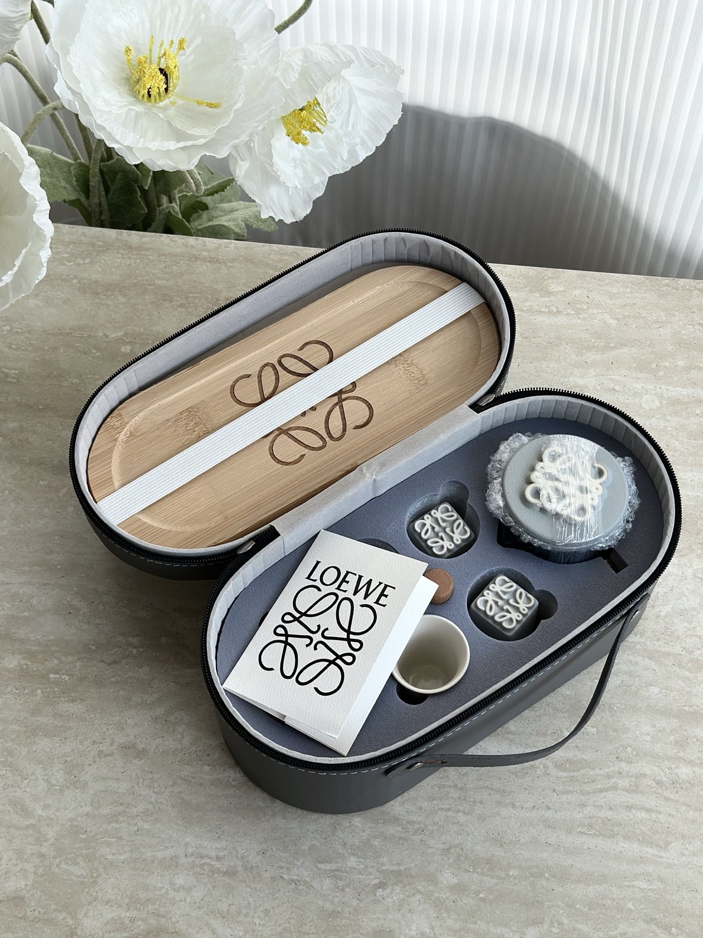 NO:850627,Export foreign trade bill!  !  I don’t need to talk about quality!  It’s perfect as a gift for friends, bosses, and teachers!  This tea set is really high-end and it’s hard to find this set on the market!  !  It’s really not my fault ~ so grab it as soon as you come across it!  Limited quantity, first come first served!  ,tea set    cup19860909出口外贸单！！品质我都不用啰嗦了吧！ 送朋友送领导送老师都很适合！ 这套茶具真的好高级而且这一套,市面上很难碰到！！真的不是我吹～所以碰到赶紧拿下！ 数量不多先到先得！,茶具,accessory