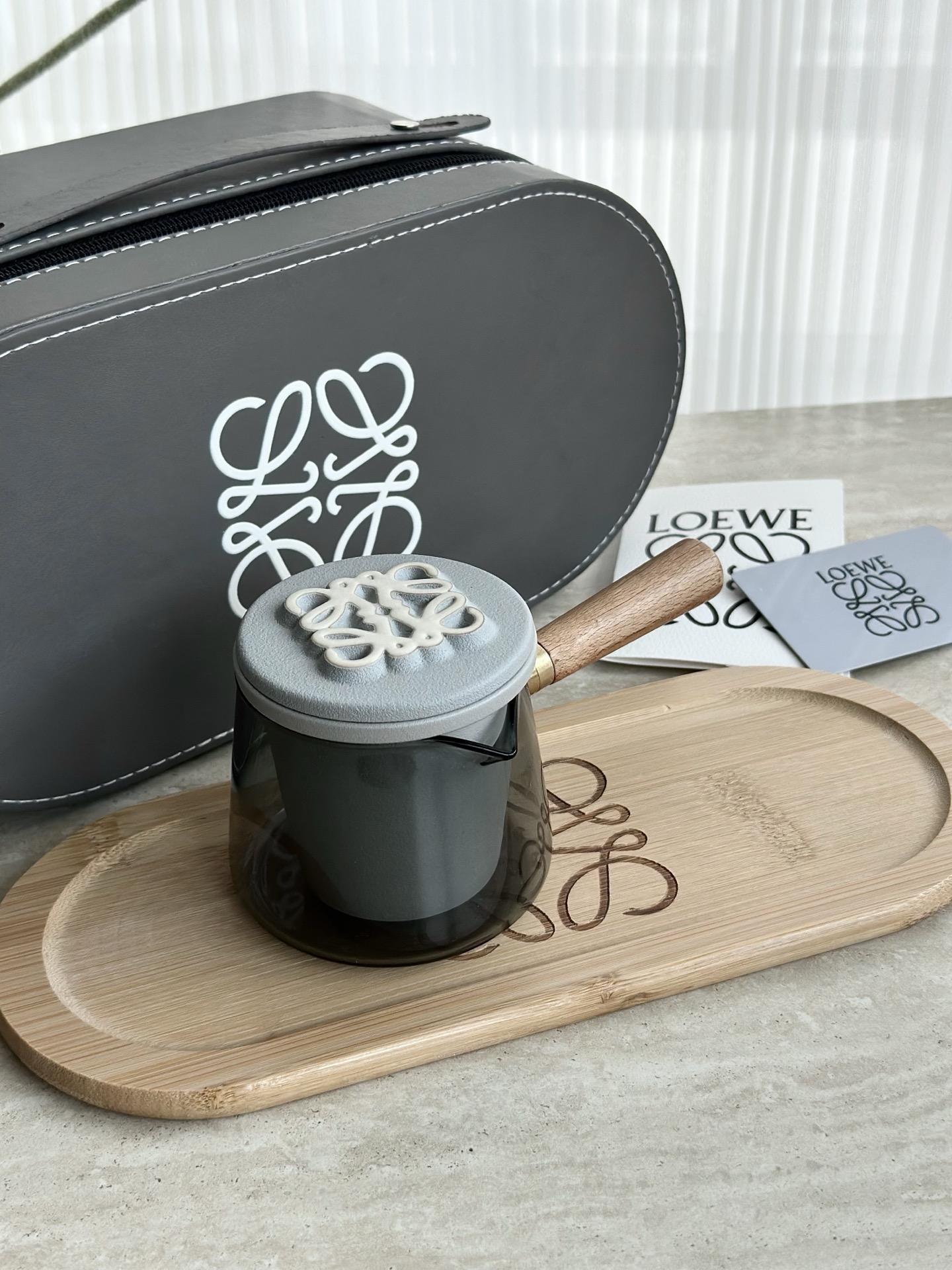 NO:850605,Tea set configuration: 1 teapot 1 2 tea cups 4 3vc coasters 4 4 solid wood tray 1 small leather suitcase travel packaging, meeting the travel needs of young people and white-collar workers!  ,tea sets    cups,travel bags19860909茶具配置 1泡茶壶1个 2茶杯4个 3vc杯垫4个 4实木托盘1个 小皮箱旅行包装,符合年轻人,白领的差旅需求！,茶具    杯子,trave,accessory