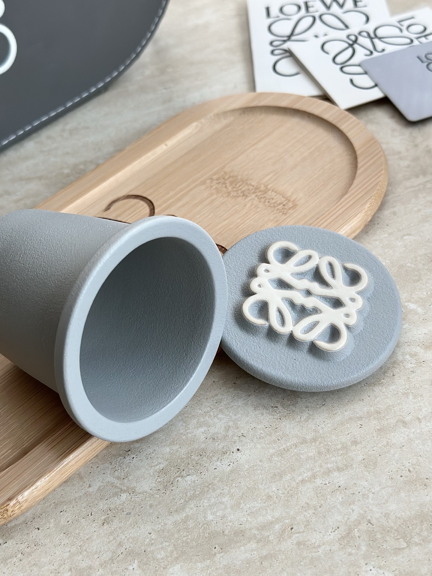 NO:850649,The lid is dual-purpose and dust-proof. The ceramic lid is dust-proof and heat-insulating. It can also be used to place the inner pot when it is inverted, keeping the table clean!  The filter holes at the bottom are evenly distributed, effectively filtering tea residues and making the tea soup clear!  ,tea set    cup19860909壶盖两用,防尘置物,陶瓷壶盖,可防尘隔热,倒置时又能摆放内胆,保持桌面整洁！ 底部滤孔分布均匀,有效过滤茶渣,茶汤清澈！,茶具,accessory