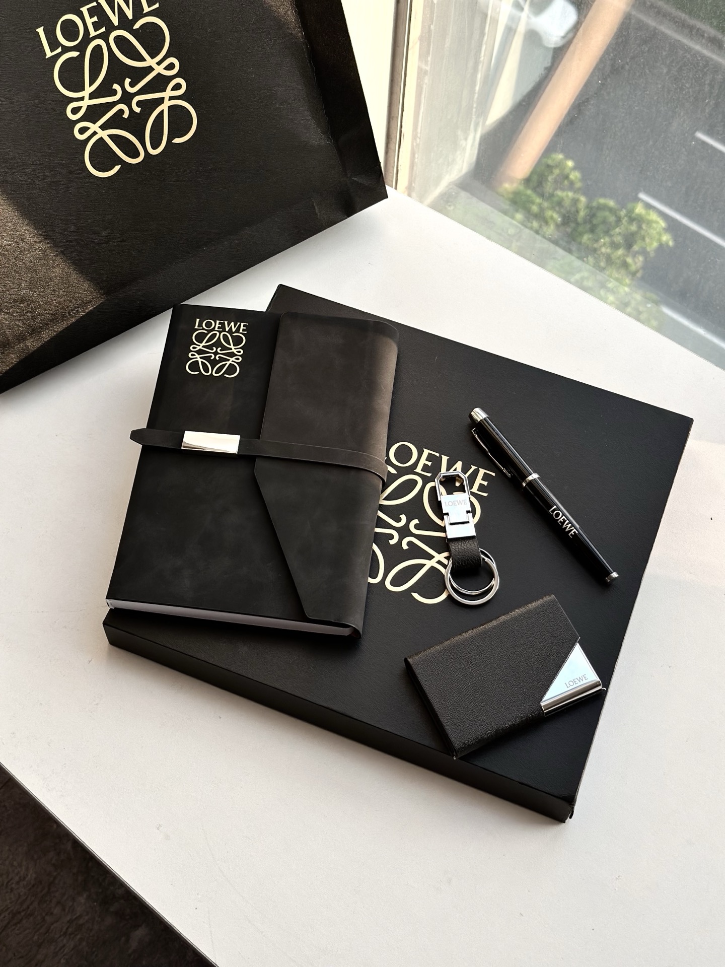 NO:810185,Recommended gifts for Teachers’ Day!  !  Definitely a great choice for high-end gifts!  !  The gift box contains a variety of exquisite and practical daily necessities, which will definitely make the person receiving the gift feel full!  , trendy department store19860909教师节送礼推荐！！ 绝对是高端礼品的绝佳选择！！ 礼盒内含各种精致实用的日常用品,绝对能让收到礼物的人感到心意满满！,潮品百货,accessory