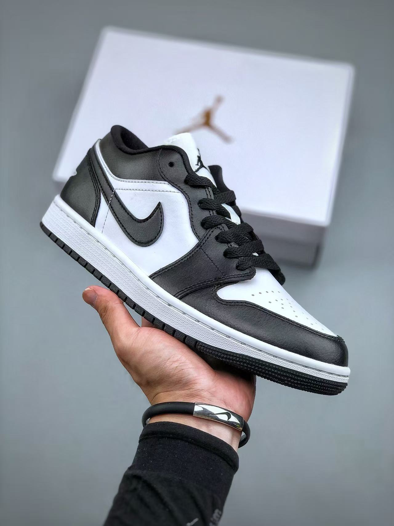 💰真标170公司200纯原240耐克空军一号aj1阿迪达斯三叶草贝壳头椰子350新百伦古驰脏脏鞋LV麦昆dunk匡威1970s万斯vans彪马aj312爱步德训aj4斐乐MLB巴黎世家亚瑟士飞马萨洛蒙添柏岚华夫Nk Air Force 1‘07 Low空军一号低帮休闲板鞋 尺码:36-46(半)nike耐克 空军一号 阿迪达斯adidas 三叶草 椰子350 v2 sb dunk 古驰脏脏鞋 麦昆 匡威1970s 万斯 vans 范斯运动鞋板鞋跑步鞋跑鞋篮球鞋 添柏岚prada普拉达爱马仕香奈儿新百伦 巴黎世家迪奥dior爱步乔丹 air jordan 亚瑟士asics 斯凯奇 斐乐 彪马 锐步 mlb fila 鬼冢虎 lv路易威登 ny 北面 大鹅ugg 莆田鞋 板鞋 樱花粉 af1 高帮 纯白 复古 满天星 解构 鬼冢虎鞋盾 samba小麦色 蓝粉 马卡龙 低帮 独角兽 鬼冢虎鸳鸯 联名 童鞋 冰淇淋 骨白冰蓝 白蓝 黑色 小白鞋 电玩像素 黑白 涂鸦 镭射 雾霾 白色 diy 1970s 夜光 大童 泼墨 中帮 黑武士 洛克公园 魔术贴 情侣 经典 四钩 奶咖色 刮刮乐 白丝绸 白银 3m 反光 白绿夜光 白橙双钩 小雏菊 权志龙 白绿橙 off white 飞线 金钩 冰块 小银钩 笑脸 缝线 剪纸 纯黑 蓝丝绸 情人节限定 白金 蓝白 354 黑曜石 熊猫 像素 冰蓝 四小勾 水晶底 寿桃 洞洞鞋 彩虹像素 灰色 air force 1 黑色 拖鞋 aj4 aj35 aj11 篮球鞋 莆田 aj3 aj6 aj13 aj7 童鞋 儿童鞋 aj312 aj36 黑白奥利奥 传奇蓝 aj32 限量版 飞人拖鞋 康扣 熊猫 北卡蓝 low 白水泥 藤原浩 aj34郭艾伦 影子灰 蒂芙尼绿 aj10 倒钩 aj9 冰雪奇缘 黑曜石 aj31 aj270 球鞋 大魔王 冰激凌 樱木花道 热熔岩 迪奥联名 胭脂红 凉鞋 aj15 满天星 水泥灰 芝加哥 鸳鸯 aj28 情侣 aj28 樱花粉 电玩像素 北卡蓝 小迪奥 粉色 樱花粉 电玩像素 烟灰 变色龙 兵马俑 大巴黎 aj16 兔八哥 马卡龙 大学蓝 aj30 黑水泥 白蛇 叶绿素 火影 白水泥 情人节限定 粉蛇 黑红 球鞋gtcut kobe球鞋 zoom kobe 500黑武士 2022r nike星空 gt球鞋 zoom跑鞋 纽巴伦990 nikecourt女鞋 zoom aj1 nb827 斐乐hike nike青花瓷 aj镭射 科6 next跑鞋 宇航员2.0 小白鞋 男鞋 运动鞋 斯凯奇 斐乐 板鞋 aj 彪马 新百伦 亚瑟士 new balance adidas 阿迪达斯 篮球鞋 空军一号 纯白 跑步鞋 vision street wear puma 女运动休闲鞋 nb 情侣鞋 球鞋 dunk 美津浓 欧文7 运动鞋女款跑步鞋 休闲男鞋 aj1 拖鞋 耐克鞋男新款 鞋子 童鞋 男款 飞马 zoom 超级飞马 跑鞋 老爹鞋 air max 儿童鞋子 男士 飞马38 m2k 日落 黑白熊猫 女款 飞马39 男款 阿甘鞋 飞马37 夏季 dunk sb 华夫鞋 凉鞋 开拓者 夏款 毛毛虫 气垫 air zoom 休闲鞋 高帮 帆布鞋 sacai 2022 vapormax 赤足 飞马36 af1 紫葡萄 树莓紫 winflo8 court女鞋 网鞋 zoom 破二 dc0774 拖鞋 superfly 子弹头 dunk黑白熊猫 blazer max270 欧文7 小童鞋 阿尔法 欧文8 登月 星空 莆田 黑武士 airmax97 贝壳头 三叶草 boost forum 椰子鞋 yeezy neo 暗夜精灵 金标 椰子 350 v2 ultraboost 清风 阿尔法 涉水鞋 ub21 ub22 forum84 ub nmd 爆米花 pro2 cut supernova x9000 椰子500 小椰子 forum low 史密斯 椰子700 樱花系列女鞋 新百伦530 327 574 5740 满天星 992 550 990 303 nb2002ra 302 元祖灰 993 990v5 nb300 ms327 580 999 nb327新百伦 新百伦878 nb300 5740奶茶色 m5740nb5740 997 608 452 nbms327 992元祖灰 996 880 低帮 倒钩 aj1 low 北卡蓝 黑曜石 倒钩藤原浩鞋 芝加哥 禁穿 小迪奥aj1 aj1大学蓝 樱花粉 烟灰 闪电倒钩 mid 影子灰 白丝绸 黑红脚趾 黑红 马卡龙 小dior 蒂芙尼绿 黑脚趾 小摩卡 蜘蛛侠 兔八哥 莆田纯原 纯白 中帮 黑粉脚趾 鸳鸯 low摩卡棕 扣碎 倒钩低帮 小闪电 凯尔特人 芝加哥ow联名 灰白 红豆奶茶 叛逆 换底 扣碎篮板 摩卡棕 迪奥联名鞋 皇家蓝 低帮女鞋倒钩白棕 泡泡糖 黑粉脚趾 北卡蓝低帮 黑绿脚趾 影子灰 蒂芙尼绿 黑脚趾 浆果粉 扣碎篮板 鸳鸯 冰淇淋 白丝绸 激光蓝 offwhite联名 黑粉脚趾 蓝 水洗丹宁 情人节 午夜蓝 凯尔特人 泡泡糖 男鞋 女鞋 夏季 儿童 拖鞋 小众鞋 篮球鞋 凉鞋 运动鞋 跑步鞋 童鞋 板鞋 日落 足球鞋 小白鞋 跑鞋 老爹鞋 zoom 超级飞马 36 37 38 sb dunk 鞋子 新款 m2k air max 薄款 赤足5.0 星空 登月 回到未来 vapormax 超轻 网鞋 气垫鞋 阿甘鞋 休闲鞋 47 blazer 高帮 樱花粉 free vaporfly 情侣 子弹头 华夫鞋 欧文7 lebron18 joyride fly3 max270 杜兰特5 毛毛虫 黑武士 限量版 忍者 马拉松 winflo7 kyrie7 ep 莆田鞋 板鞋 樱花粉 af1 高帮 纯白 复古 满天星 解构 鞋盾 小麦色 蓝粉 马卡龙 低帮 独角兽 鸳鸯 联名 童鞋 冰淇淋 骨白冰蓝 白蓝 黑色 小白鞋 电玩像素 黑白 涂鸦 镭射 雾霾 白色 diy 夜光 大童 泼墨 中帮 黑武士 洛克公园 魔术贴 情侣 经典 四钩 奶咖色 刮刮乐 白丝绸 白银 3m 反光 白绿夜光 白橙双钩 小雏菊 权志龙 白绿橙 off white 飞线 金钩 冰块 小银钩 笑脸 缝线 剪纸 纯黑 蓝丝绸 情人节限定 白金 蓝白 354 黑曜石 熊猫 像素 冰蓝 四小勾 水晶底 寿桃 洞洞鞋 彩虹像素 灰色 air force 1 黑色 拖鞋 aj4 aj35 aj11 篮球鞋 莆田 aj3 aj6 aj13 aj7 童鞋 儿童鞋 aj312 aj36 黑白奥利奥 传奇蓝 aj32