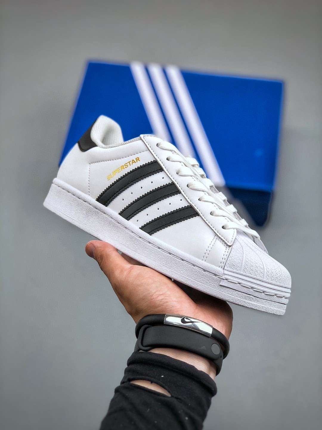 💰150真标180公司220纯原阿迪达斯三叶草贝壳头椰子350空军一号aj1耐克阿迪达斯三叶草新百伦古驰脏脏鞋LV麦昆匡威1970s万斯dunk彪马aj312德训aj4斐乐巴黎世家MLB亚瑟士萨洛蒙鬼冢虎始祖鸟飞马华夫登月金标贝壳头 EG4958 尺码：35-46（半）nike耐克 空军一号 阿迪达斯adidas 三叶草 椰子350 v2 sb dunk 古驰脏脏鞋 麦昆 匡威1970s 万斯 vans 范斯运动鞋板鞋跑步鞋跑鞋篮球鞋 添柏岚prada普拉达爱马仕香奈儿新百伦 巴黎世家迪奥dior爱步乔丹 air jordan 亚瑟士asics 斯凯奇 斐乐 彪马 锐步 mlb  fila 鬼冢虎 lv路易威登 ny 北面 大鹅ugg 莆田鞋   板鞋 樱花粉  af1 高帮 纯白 复古  满天星 解构 鬼冢虎鞋盾   samba小麦色  蓝粉  马卡龙 低帮 独角兽 鬼冢虎鸳鸯 联名 童鞋  冰淇淋  骨白冰蓝  白蓝 黑色 小白鞋 电玩像素 黑白 涂鸦 镭射 雾霾 白色  diy  1970s 夜光  大童 泼墨 中帮 黑武士 洛克公园 魔术贴 情侣 经典 四钩 奶咖色 刮刮乐 白丝绸 白银 3m 反光 白绿夜光 白橙双钩 小雏菊  权志龙 白绿橙 off white 飞线  金钩 冰块 小银钩 笑脸 缝线  剪纸 纯黑 蓝丝绸  情人节限定  白金 蓝白 354 黑曜石   熊猫 像素  冰蓝 四小勾 水晶底 寿桃 洞洞鞋 彩虹像素  灰色 air force 1 黑色   拖鞋 aj4 aj35 aj11 篮球鞋 莆田 aj3 aj6 aj13 aj7 童鞋 儿童鞋  aj312   aj36 黑白奥利奥  传奇蓝  aj32  限量版 飞人拖鞋 康扣  熊猫 北卡蓝  low  白水泥  藤原浩  aj34郭艾伦 影子灰  蒂芙尼绿 aj10 倒钩  aj9 冰雪奇缘 黑曜石 aj31  aj270 球鞋  大魔王 冰激凌  樱木花道  热熔岩  迪奥联名  胭脂红 凉鞋 aj15  满天星 水泥灰 芝加哥 鸳鸯 aj28  情侣 aj28 樱花粉 电玩像素 北卡蓝 小迪奥 粉色 樱花粉 电玩像素  烟灰 变色龙 兵马俑 大巴黎 aj16  兔八哥  马卡龙  大学蓝 aj30 黑水泥  白蛇 叶绿素 火影 白水泥 情人节限定 粉蛇 黑红 球鞋gtcut   kobe球鞋 zoom kobe 500黑武士 2022r nike星空 gt球鞋 zoom跑鞋 纽巴伦990 nikecourt女鞋 zoom aj1 nb827 斐乐hike nike青花瓷 aj镭射 科6 next跑鞋 宇航员2.0 小白鞋 男鞋 运动鞋 斯凯奇 斐乐 板鞋 aj 彪马 新百伦 亚瑟士 new balance adidas 阿迪达斯 篮球鞋 空军一号 纯白  跑步鞋 vision street wear puma 女运动休闲鞋 nb  情侣鞋 球鞋 dunk 美津浓 欧文7  运动鞋女款跑步鞋 休闲男鞋  aj1 拖鞋 耐克鞋男新款 鞋子 童鞋 男款  飞马  zoom 超级飞马 跑鞋  老爹鞋 air max 儿童鞋子 男士 飞马38 m2k 日落 黑白熊猫  女款  飞马39  男款 阿甘鞋 飞马37  夏季  dunk sb 华夫鞋 凉鞋  开拓者 夏款 毛毛虫  气垫 air zoom 休闲鞋 高帮 帆布鞋 sacai 2022 vapormax 赤足  飞马36 af1 紫葡萄 树莓紫  winflo8 court女鞋 网鞋 zoom 破二  dc0774 拖鞋 superfly 子弹头 dunk黑白熊猫 blazer max270 欧文7 小童鞋  阿尔法 欧文8 登月 星空 莆田  黑武士 airmax97 贝壳头 三叶草 boost   forum 椰子鞋  yeezy  neo  暗夜精灵 金标 椰子 350 v2  ultraboost 清风 阿尔法 涉水鞋 ub21 ub22  forum84 ub nmd 爆米花 pro2 cut  supernova x9000 椰子500  小椰子 forum low 史密斯 椰子700  樱花系列女鞋 新百伦530 327   574   5740 满天星 992 550 990 303 nb2002ra 302 元祖灰 993 990v5 nb300 ms327 580 999 nb327新百伦 新百伦878 nb300 5740奶茶色 m5740nb5740 997 608 452 nbms327 992元祖灰 996 880 低帮  倒钩  aj1 low 北卡蓝 黑曜石  倒钩藤原浩鞋 芝加哥 禁穿 小迪奥aj1 aj1大学蓝 樱花粉 烟灰   闪电倒钩 mid  影子灰 白丝绸   黑红脚趾 黑红 马卡龙 小dior 蒂芙尼绿 黑脚趾 小摩卡 蜘蛛侠 兔八哥 莆田纯原 纯白 中帮 黑粉脚趾 鸳鸯 low摩卡棕 扣碎 倒钩低帮 小闪电 凯尔特人 芝加哥ow联名 灰白 红豆奶茶 叛逆 换底 扣碎篮板 摩卡棕 迪奥联名鞋 皇家蓝 低帮女鞋倒钩白棕 泡泡糖 黑粉脚趾 北卡蓝低帮 黑绿脚趾 影子灰 蒂芙尼绿 黑脚趾 浆果粉  扣碎篮板 鸳鸯 冰淇淋 白丝绸 激光蓝 offwhite联名 黑粉脚趾	 蓝 水洗丹宁 情人节 午夜蓝 凯尔特人 泡泡糖  男鞋 女鞋 夏季 儿童 拖鞋  小众鞋 篮球鞋 凉鞋 运动鞋 跑步鞋 童鞋  板鞋  日落  足球鞋 小白鞋 跑鞋 老爹鞋 zoom 超级飞马 36 37 38   sb   dunk  鞋子 新款 m2k air max   薄款 赤足5.0  星空 登月 回到未来 vapormax 超轻 网鞋  气垫鞋 阿甘鞋 休闲鞋 47 blazer 高帮 樱花粉 free vaporfly  情侣  子弹头 华夫鞋 欧文7 lebron18  joyride fly3 max270 杜兰特5  毛毛虫  黑武士 限量版 忍者 马拉松 winflo7 kyrie7 ep  莆田鞋   板鞋 樱花粉  af1 高帮 纯白 复古  满天星 解构 鞋盾   小麦色  蓝粉  马卡龙 低帮 独角兽 鸳鸯 联名 童鞋  冰淇淋  骨白冰蓝  白蓝 黑色 小白鞋 电玩像素 黑白 涂鸦 镭射 雾霾 白色  diy  夜光  大童 泼墨 中帮 黑武士 洛克公园 魔术贴 情侣 经典 四钩 奶咖色 刮刮乐 白丝绸 白银 3m 反光 白绿夜光 白橙双钩 小雏菊  权志龙 白绿橙 off white 飞线  金钩 冰块 小银钩 笑脸 缝线  剪纸 纯黑 蓝丝绸  情人节限定  白金 蓝白 354 黑曜石   熊猫 像素  冰蓝 四小勾 水晶底 寿桃 洞洞鞋 彩虹像素  灰色 air force 1 黑色  拖鞋 aj4 aj35 aj11 篮球鞋 莆田 aj3 aj6 aj13 aj7 童鞋 儿童鞋  aj312   aj36 黑白奥利奥  传奇蓝  aj32 