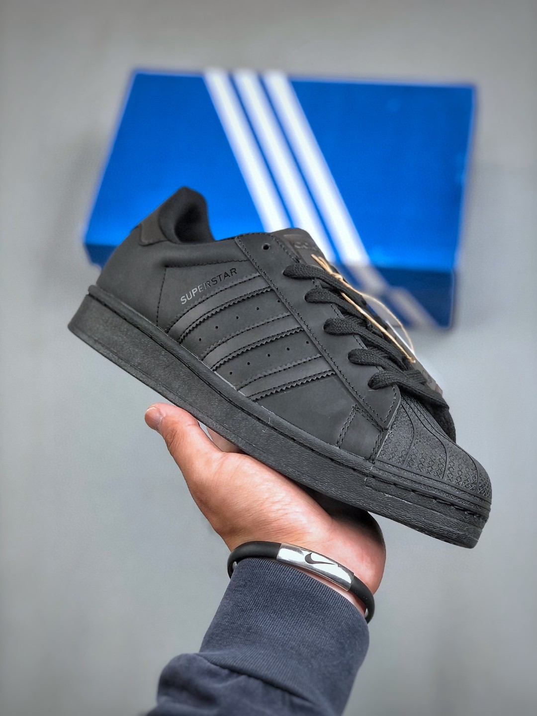 💰150真标180公司220纯原阿迪达斯三叶草贝壳头椰子350空军一号aj1耐克阿迪达斯三叶草新百伦古驰脏脏鞋LV麦昆匡威1970s万斯dunk彪马aj312德训aj4斐乐巴黎世家MLB亚瑟士萨洛蒙鬼冢虎始祖鸟飞马华夫登月金标贝壳头 EG4958 尺码：35-46（半）nike耐克 空军一号 阿迪达斯adidas 三叶草 椰子350 v2 sb dunk 古驰脏脏鞋 麦昆 匡威1970s 万斯 vans 范斯运动鞋板鞋跑步鞋跑鞋篮球鞋 添柏岚prada普拉达爱马仕香奈儿新百伦 巴黎世家迪奥dior爱步乔丹 air jordan 亚瑟士asics 斯凯奇 斐乐 彪马 锐步 mlb  fila 鬼冢虎 lv路易威登 ny 北面 大鹅ugg 莆田鞋   板鞋 樱花粉  af1 高帮 纯白 复古  满天星 解构 鬼冢虎鞋盾   samba小麦色  蓝粉  马卡龙 低帮 独角兽 鬼冢虎鸳鸯 联名 童鞋  冰淇淋  骨白冰蓝  白蓝 黑色 小白鞋 电玩像素 黑白 涂鸦 镭射 雾霾 白色  diy  1970s 夜光  大童 泼墨 中帮 黑武士 洛克公园 魔术贴 情侣 经典 四钩 奶咖色 刮刮乐 白丝绸 白银 3m 反光 白绿夜光 白橙双钩 小雏菊  权志龙 白绿橙 off white 飞线  金钩 冰块 小银钩 笑脸 缝线  剪纸 纯黑 蓝丝绸  情人节限定  白金 蓝白 354 黑曜石   熊猫 像素  冰蓝 四小勾 水晶底 寿桃 洞洞鞋 彩虹像素  灰色 air force 1 黑色   拖鞋 aj4 aj35 aj11 篮球鞋 莆田 aj3 aj6 aj13 aj7 童鞋 儿童鞋  aj312   aj36 黑白奥利奥  传奇蓝  aj32  限量版 飞人拖鞋 康扣  熊猫 北卡蓝  low  白水泥  藤原浩  aj34郭艾伦 影子灰  蒂芙尼绿 aj10 倒钩  aj9 冰雪奇缘 黑曜石 aj31  aj270 球鞋  大魔王 冰激凌  樱木花道  热熔岩  迪奥联名  胭脂红 凉鞋 aj15  满天星 水泥灰 芝加哥 鸳鸯 aj28  情侣 aj28 樱花粉 电玩像素 北卡蓝 小迪奥 粉色 樱花粉 电玩像素  烟灰 变色龙 兵马俑 大巴黎 aj16  兔八哥  马卡龙  大学蓝 aj30 黑水泥  白蛇 叶绿素 火影 白水泥 情人节限定 粉蛇 黑红 球鞋gtcut   kobe球鞋 zoom kobe 500黑武士 2022r nike星空 gt球鞋 zoom跑鞋 纽巴伦990 nikecourt女鞋 zoom aj1 nb827 斐乐hike nike青花瓷 aj镭射 科6 next跑鞋 宇航员2.0 小白鞋 男鞋 运动鞋 斯凯奇 斐乐 板鞋 aj 彪马 新百伦 亚瑟士 new balance adidas 阿迪达斯 篮球鞋 空军一号 纯白  跑步鞋 vision street wear puma 女运动休闲鞋 nb  情侣鞋 球鞋 dunk 美津浓 欧文7  运动鞋女款跑步鞋 休闲男鞋  aj1 拖鞋 耐克鞋男新款 鞋子 童鞋 男款  飞马  zoom 超级飞马 跑鞋  老爹鞋 air max 儿童鞋子 男士 飞马38 m2k 日落 黑白熊猫  女款  飞马39  男款 阿甘鞋 飞马37  夏季  dunk sb 华夫鞋 凉鞋  开拓者 夏款 毛毛虫  气垫 air zoom 休闲鞋 高帮 帆布鞋 sacai 2022 vapormax 赤足  飞马36 af1 紫葡萄 树莓紫  winflo8 court女鞋 网鞋 zoom 破二  dc0774 拖鞋 superfly 子弹头 dunk黑白熊猫 blazer max270 欧文7 小童鞋  阿尔法 欧文8 登月 星空 莆田  黑武士 airmax97 贝壳头 三叶草 boost   forum 椰子鞋  yeezy  neo  暗夜精灵 金标 椰子 350 v2  ultraboost 清风 阿尔法 涉水鞋 ub21 ub22  forum84 ub nmd 爆米花 pro2 cut  supernova x9000 椰子500  小椰子 forum low 史密斯 椰子700  樱花系列女鞋 新百伦530 327   574   5740 满天星 992 550 990 303 nb2002ra 302 元祖灰 993 990v5 nb300 ms327 580 999 nb327新百伦 新百伦878 nb300 5740奶茶色 m5740nb5740 997 608 452 nbms327 992元祖灰 996 880 低帮  倒钩  aj1 low 北卡蓝 黑曜石  倒钩藤原浩鞋 芝加哥 禁穿 小迪奥aj1 aj1大学蓝 樱花粉 烟灰   闪电倒钩 mid  影子灰 白丝绸   黑红脚趾 黑红 马卡龙 小dior 蒂芙尼绿 黑脚趾 小摩卡 蜘蛛侠 兔八哥 莆田纯原 纯白 中帮 黑粉脚趾 鸳鸯 low摩卡棕 扣碎 倒钩低帮 小闪电 凯尔特人 芝加哥ow联名 灰白 红豆奶茶 叛逆 换底 扣碎篮板 摩卡棕 迪奥联名鞋 皇家蓝 低帮女鞋倒钩白棕 泡泡糖 黑粉脚趾 北卡蓝低帮 黑绿脚趾 影子灰 蒂芙尼绿 黑脚趾 浆果粉  扣碎篮板 鸳鸯 冰淇淋 白丝绸 激光蓝 offwhite联名 黑粉脚趾	 蓝 水洗丹宁 情人节 午夜蓝 凯尔特人 泡泡糖  男鞋 女鞋 夏季 儿童 拖鞋  小众鞋 篮球鞋 凉鞋 运动鞋 跑步鞋 童鞋  板鞋  日落  足球鞋 小白鞋 跑鞋 老爹鞋 zoom 超级飞马 36 37 38   sb   dunk  鞋子 新款 m2k air max   薄款 赤足5.0  星空 登月 回到未来 vapormax 超轻 网鞋  气垫鞋 阿甘鞋 休闲鞋 47 blazer 高帮 樱花粉 free vaporfly  情侣  子弹头 华夫鞋 欧文7 lebron18  joyride fly3 max270 杜兰特5  毛毛虫  黑武士 限量版 忍者 马拉松 winflo7 kyrie7 ep  莆田鞋   板鞋 樱花粉  af1 高帮 纯白 复古  满天星 解构 鞋盾   小麦色  蓝粉  马卡龙 低帮 独角兽 鸳鸯 联名 童鞋  冰淇淋  骨白冰蓝  白蓝 黑色 小白鞋 电玩像素 黑白 涂鸦 镭射 雾霾 白色  diy  夜光  大童 泼墨 中帮 黑武士 洛克公园 魔术贴 情侣 经典 四钩 奶咖色 刮刮乐 白丝绸 白银 3m 反光 白绿夜光 白橙双钩 小雏菊  权志龙 白绿橙 off white 飞线  金钩 冰块 小银钩 笑脸 缝线  剪纸 纯黑 蓝丝绸  情人节限定  白金 蓝白 354 黑曜石   熊猫 像素  冰蓝 四小勾 水晶底 寿桃 洞洞鞋 彩虹像素  灰色 air force 1 黑色  拖鞋 aj4 aj35 aj11 篮球鞋 莆田 aj3 aj6 aj13 aj7 童鞋 儿童鞋  aj312   aj36 黑白奥利奥  传奇蓝  aj32 