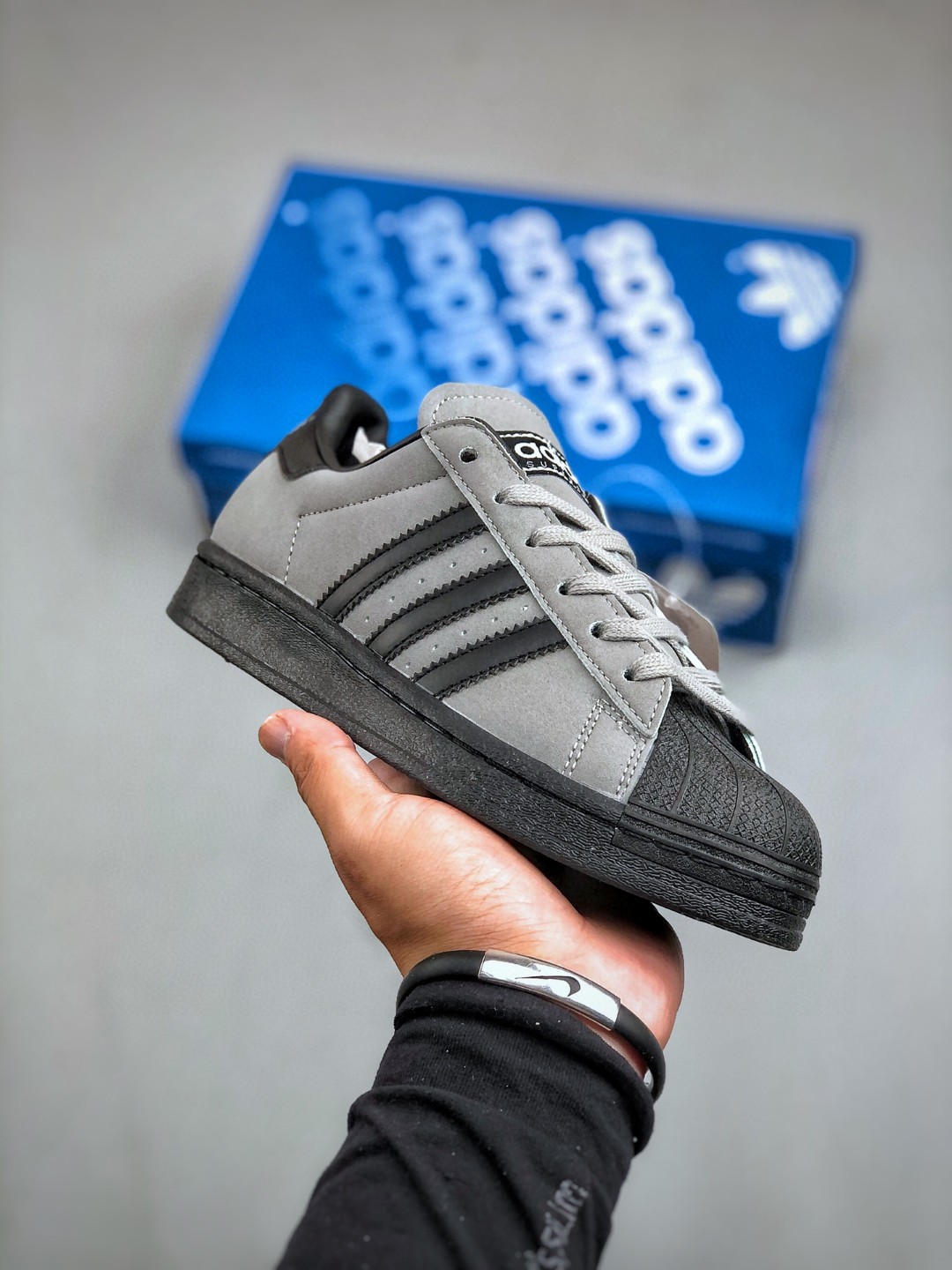 💰150真标180公司220纯原阿迪达斯三叶草贝壳头椰子350空军一号aj1耐克阿迪达斯三叶草新百伦古驰脏脏鞋LV麦昆匡威1970s万斯dunk彪马aj312德训aj4斐乐巴黎世家MLB亚瑟士萨洛蒙鬼冢虎始祖鸟飞马华夫登月金标贝壳头 EG4958 尺码：35-46（半）nike耐克 空军一号 阿迪达斯adidas 三叶草 椰子350 v2 sb dunk 古驰脏脏鞋 麦昆 匡威1970s 万斯 vans 范斯运动鞋板鞋跑步鞋跑鞋篮球鞋 添柏岚prada普拉达爱马仕香奈儿新百伦 巴黎世家迪奥dior爱步乔丹 air jordan 亚瑟士asics 斯凯奇 斐乐 彪马 锐步 mlb  fila 鬼冢虎 lv路易威登 ny 北面 大鹅ugg 莆田鞋   板鞋 樱花粉  af1 高帮 纯白 复古  满天星 解构 鬼冢虎鞋盾   samba小麦色  蓝粉  马卡龙 低帮 独角兽 鬼冢虎鸳鸯 联名 童鞋  冰淇淋  骨白冰蓝  白蓝 黑色 小白鞋 电玩像素 黑白 涂鸦 镭射 雾霾 白色  diy  1970s 夜光  大童 泼墨 中帮 黑武士 洛克公园 魔术贴 情侣 经典 四钩 奶咖色 刮刮乐 白丝绸 白银 3m 反光 白绿夜光 白橙双钩 小雏菊  权志龙 白绿橙 off white 飞线  金钩 冰块 小银钩 笑脸 缝线  剪纸 纯黑 蓝丝绸  情人节限定  白金 蓝白 354 黑曜石   熊猫 像素  冰蓝 四小勾 水晶底 寿桃 洞洞鞋 彩虹像素  灰色 air force 1 黑色   拖鞋 aj4 aj35 aj11 篮球鞋 莆田 aj3 aj6 aj13 aj7 童鞋 儿童鞋  aj312   aj36 黑白奥利奥  传奇蓝  aj32  限量版 飞人拖鞋 康扣  熊猫 北卡蓝  low  白水泥  藤原浩  aj34郭艾伦 影子灰  蒂芙尼绿 aj10 倒钩  aj9 冰雪奇缘 黑曜石 aj31  aj270 球鞋  大魔王 冰激凌  樱木花道  热熔岩  迪奥联名  胭脂红 凉鞋 aj15  满天星 水泥灰 芝加哥 鸳鸯 aj28  情侣 aj28 樱花粉 电玩像素 北卡蓝 小迪奥 粉色 樱花粉 电玩像素  烟灰 变色龙 兵马俑 大巴黎 aj16  兔八哥  马卡龙  大学蓝 aj30 黑水泥  白蛇 叶绿素 火影 白水泥 情人节限定 粉蛇 黑红 球鞋gtcut   kobe球鞋 zoom kobe 500黑武士 2022r nike星空 gt球鞋 zoom跑鞋 纽巴伦990 nikecourt女鞋 zoom aj1 nb827 斐乐hike nike青花瓷 aj镭射 科6 next跑鞋 宇航员2.0 小白鞋 男鞋 运动鞋 斯凯奇 斐乐 板鞋 aj 彪马 新百伦 亚瑟士 new balance adidas 阿迪达斯 篮球鞋 空军一号 纯白  跑步鞋 vision street wear puma 女运动休闲鞋 nb  情侣鞋 球鞋 dunk 美津浓 欧文7  运动鞋女款跑步鞋 休闲男鞋  aj1 拖鞋 耐克鞋男新款 鞋子 童鞋 男款  飞马  zoom 超级飞马 跑鞋  老爹鞋 air max 儿童鞋子 男士 飞马38 m2k 日落 黑白熊猫  女款  飞马39  男款 阿甘鞋 飞马37  夏季  dunk sb 华夫鞋 凉鞋  开拓者 夏款 毛毛虫  气垫 air zoom 休闲鞋 高帮 帆布鞋 sacai 2022 vapormax 赤足  飞马36 af1 紫葡萄 树莓紫  winflo8 court女鞋 网鞋 zoom 破二  dc0774 拖鞋 superfly 子弹头 dunk黑白熊猫 blazer max270 欧文7 小童鞋  阿尔法 欧文8 登月 星空 莆田  黑武士 airmax97 贝壳头 三叶草 boost   forum 椰子鞋  yeezy  neo  暗夜精灵 金标 椰子 350 v2  ultraboost 清风 阿尔法 涉水鞋 ub21 ub22  forum84 ub nmd 爆米花 pro2 cut  supernova x9000 椰子500  小椰子 forum low 史密斯 椰子700  樱花系列女鞋 新百伦530 327   574   5740 满天星 992 550 990 303 nb2002ra 302 元祖灰 993 990v5 nb300 ms327 580 999 nb327新百伦 新百伦878 nb300 5740奶茶色 m5740nb5740 997 608 452 nbms327 992元祖灰 996 880 低帮  倒钩  aj1 low 北卡蓝 黑曜石  倒钩藤原浩鞋 芝加哥 禁穿 小迪奥aj1 aj1大学蓝 樱花粉 烟灰   闪电倒钩 mid  影子灰 白丝绸   黑红脚趾 黑红 马卡龙 小dior 蒂芙尼绿 黑脚趾 小摩卡 蜘蛛侠 兔八哥 莆田纯原 纯白 中帮 黑粉脚趾 鸳鸯 low摩卡棕 扣碎 倒钩低帮 小闪电 凯尔特人 芝加哥ow联名 灰白 红豆奶茶 叛逆 换底 扣碎篮板 摩卡棕 迪奥联名鞋 皇家蓝 低帮女鞋倒钩白棕 泡泡糖 黑粉脚趾 北卡蓝低帮 黑绿脚趾 影子灰 蒂芙尼绿 黑脚趾 浆果粉  扣碎篮板 鸳鸯 冰淇淋 白丝绸 激光蓝 offwhite联名 黑粉脚趾	 蓝 水洗丹宁 情人节 午夜蓝 凯尔特人 泡泡糖  男鞋 女鞋 夏季 儿童 拖鞋  小众鞋 篮球鞋 凉鞋 运动鞋 跑步鞋 童鞋  板鞋  日落  足球鞋 小白鞋 跑鞋 老爹鞋 zoom 超级飞马 36 37 38   sb   dunk  鞋子 新款 m2k air max   薄款 赤足5.0  星空 登月 回到未来 vapormax 超轻 网鞋  气垫鞋 阿甘鞋 休闲鞋 47 blazer 高帮 樱花粉 free vaporfly  情侣  子弹头 华夫鞋 欧文7 lebron18  joyride fly3 max270 杜兰特5  毛毛虫  黑武士 限量版 忍者 马拉松 winflo7 kyrie7 ep  莆田鞋   板鞋 樱花粉  af1 高帮 纯白 复古  满天星 解构 鞋盾   小麦色  蓝粉  马卡龙 低帮 独角兽 鸳鸯 联名 童鞋  冰淇淋  骨白冰蓝  白蓝 黑色 小白鞋 电玩像素 黑白 涂鸦 镭射 雾霾 白色  diy  夜光  大童 泼墨 中帮 黑武士 洛克公园 魔术贴 情侣 经典 四钩 奶咖色 刮刮乐 白丝绸 白银 3m 反光 白绿夜光 白橙双钩 小雏菊  权志龙 白绿橙 off white 飞线  金钩 冰块 小银钩 笑脸 缝线  剪纸 纯黑 蓝丝绸  情人节限定  白金 蓝白 354 黑曜石   熊猫 像素  冰蓝 四小勾 水晶底 寿桃 洞洞鞋 彩虹像素  灰色 air force 1 黑色  拖鞋 aj4 aj35 aj11 篮球鞋 莆田 aj3 aj6 aj13 aj7 童鞋 儿童鞋  aj312   aj36 黑白奥利奥  传奇蓝  aj32 