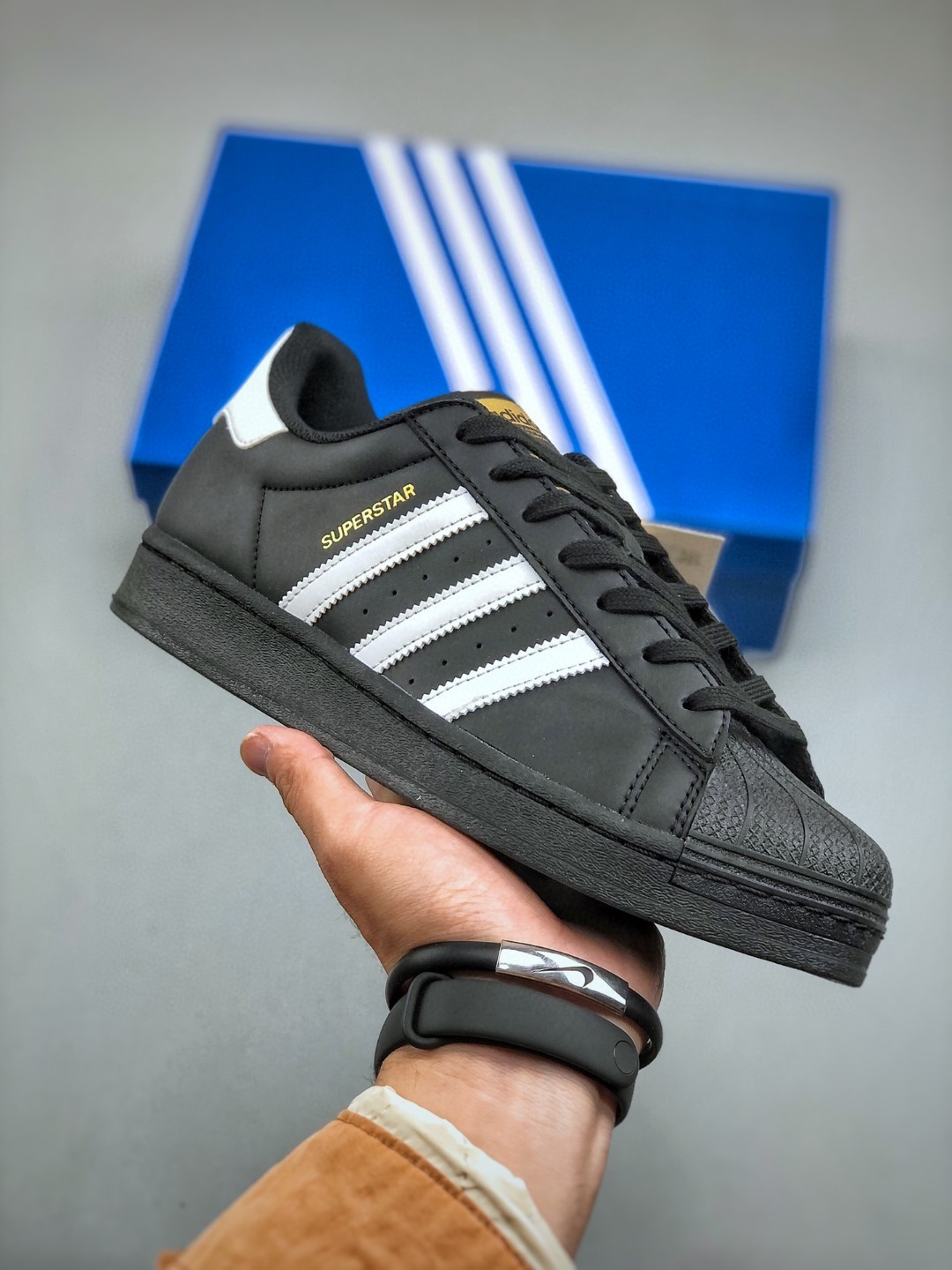 💰150真标180公司220纯原阿迪达斯三叶草贝壳头椰子350空军一号aj1耐克阿迪达斯三叶草新百伦古驰脏脏鞋LV麦昆匡威1970s万斯dunk彪马aj312德训aj4斐乐巴黎世家MLB亚瑟士萨洛蒙鬼冢虎始祖鸟飞马华夫登月金标贝壳头 EG4958 尺码：35-46（半）nike耐克 空军一号 阿迪达斯adidas 三叶草 椰子350 v2 sb dunk 古驰脏脏鞋 麦昆 匡威1970s 万斯 vans 范斯运动鞋板鞋跑步鞋跑鞋篮球鞋 添柏岚prada普拉达爱马仕香奈儿新百伦 巴黎世家迪奥dior爱步乔丹 air jordan 亚瑟士asics 斯凯奇 斐乐 彪马 锐步 mlb  fila 鬼冢虎 lv路易威登 ny 北面 大鹅ugg 莆田鞋   板鞋 樱花粉  af1 高帮 纯白 复古  满天星 解构 鬼冢虎鞋盾   samba小麦色  蓝粉  马卡龙 低帮 独角兽 鬼冢虎鸳鸯 联名 童鞋  冰淇淋  骨白冰蓝  白蓝 黑色 小白鞋 电玩像素 黑白 涂鸦 镭射 雾霾 白色  diy  1970s 夜光  大童 泼墨 中帮 黑武士 洛克公园 魔术贴 情侣 经典 四钩 奶咖色 刮刮乐 白丝绸 白银 3m 反光 白绿夜光 白橙双钩 小雏菊  权志龙 白绿橙 off white 飞线  金钩 冰块 小银钩 笑脸 缝线  剪纸 纯黑 蓝丝绸  情人节限定  白金 蓝白 354 黑曜石   熊猫 像素  冰蓝 四小勾 水晶底 寿桃 洞洞鞋 彩虹像素  灰色 air force 1 黑色   拖鞋 aj4 aj35 aj11 篮球鞋 莆田 aj3 aj6 aj13 aj7 童鞋 儿童鞋  aj312   aj36 黑白奥利奥  传奇蓝  aj32  限量版 飞人拖鞋 康扣  熊猫 北卡蓝  low  白水泥  藤原浩  aj34郭艾伦 影子灰  蒂芙尼绿 aj10 倒钩  aj9 冰雪奇缘 黑曜石 aj31  aj270 球鞋  大魔王 冰激凌  樱木花道  热熔岩  迪奥联名  胭脂红 凉鞋 aj15  满天星 水泥灰 芝加哥 鸳鸯 aj28  情侣 aj28 樱花粉 电玩像素 北卡蓝 小迪奥 粉色 樱花粉 电玩像素  烟灰 变色龙 兵马俑 大巴黎 aj16  兔八哥  马卡龙  大学蓝 aj30 黑水泥  白蛇 叶绿素 火影 白水泥 情人节限定 粉蛇 黑红 球鞋gtcut   kobe球鞋 zoom kobe 500黑武士 2022r nike星空 gt球鞋 zoom跑鞋 纽巴伦990 nikecourt女鞋 zoom aj1 nb827 斐乐hike nike青花瓷 aj镭射 科6 next跑鞋 宇航员2.0 小白鞋 男鞋 运动鞋 斯凯奇 斐乐 板鞋 aj 彪马 新百伦 亚瑟士 new balance adidas 阿迪达斯 篮球鞋 空军一号 纯白  跑步鞋 vision street wear puma 女运动休闲鞋 nb  情侣鞋 球鞋 dunk 美津浓 欧文7  运动鞋女款跑步鞋 休闲男鞋  aj1 拖鞋 耐克鞋男新款 鞋子 童鞋 男款  飞马  zoom 超级飞马 跑鞋  老爹鞋 air max 儿童鞋子 男士 飞马38 m2k 日落 黑白熊猫  女款  飞马39  男款 阿甘鞋 飞马37  夏季  dunk sb 华夫鞋 凉鞋  开拓者 夏款 毛毛虫  气垫 air zoom 休闲鞋 高帮 帆布鞋 sacai 2022 vapormax 赤足  飞马36 af1 紫葡萄 树莓紫  winflo8 court女鞋 网鞋 zoom 破二  dc0774 拖鞋 superfly 子弹头 dunk黑白熊猫 blazer max270 欧文7 小童鞋  阿尔法 欧文8 登月 星空 莆田  黑武士 airmax97 贝壳头 三叶草 boost   forum 椰子鞋  yeezy  neo  暗夜精灵 金标 椰子 350 v2  ultraboost 清风 阿尔法 涉水鞋 ub21 ub22  forum84 ub nmd 爆米花 pro2 cut  supernova x9000 椰子500  小椰子 forum low 史密斯 椰子700  樱花系列女鞋 新百伦530 327   574   5740 满天星 992 550 990 303 nb2002ra 302 元祖灰 993 990v5 nb300 ms327 580 999 nb327新百伦 新百伦878 nb300 5740奶茶色 m5740nb5740 997 608 452 nbms327 992元祖灰 996 880 低帮  倒钩  aj1 low 北卡蓝 黑曜石  倒钩藤原浩鞋 芝加哥 禁穿 小迪奥aj1 aj1大学蓝 樱花粉 烟灰   闪电倒钩 mid  影子灰 白丝绸   黑红脚趾 黑红 马卡龙 小dior 蒂芙尼绿 黑脚趾 小摩卡 蜘蛛侠 兔八哥 莆田纯原 纯白 中帮 黑粉脚趾 鸳鸯 low摩卡棕 扣碎 倒钩低帮 小闪电 凯尔特人 芝加哥ow联名 灰白 红豆奶茶 叛逆 换底 扣碎篮板 摩卡棕 迪奥联名鞋 皇家蓝 低帮女鞋倒钩白棕 泡泡糖 黑粉脚趾 北卡蓝低帮 黑绿脚趾 影子灰 蒂芙尼绿 黑脚趾 浆果粉  扣碎篮板 鸳鸯 冰淇淋 白丝绸 激光蓝 offwhite联名 黑粉脚趾	 蓝 水洗丹宁 情人节 午夜蓝 凯尔特人 泡泡糖  男鞋 女鞋 夏季 儿童 拖鞋  小众鞋 篮球鞋 凉鞋 运动鞋 跑步鞋 童鞋  板鞋  日落  足球鞋 小白鞋 跑鞋 老爹鞋 zoom 超级飞马 36 37 38   sb   dunk  鞋子 新款 m2k air max   薄款 赤足5.0  星空 登月 回到未来 vapormax 超轻 网鞋  气垫鞋 阿甘鞋 休闲鞋 47 blazer 高帮 樱花粉 free vaporfly  情侣  子弹头 华夫鞋 欧文7 lebron18  joyride fly3 max270 杜兰特5  毛毛虫  黑武士 限量版 忍者 马拉松 winflo7 kyrie7 ep  莆田鞋   板鞋 樱花粉  af1 高帮 纯白 复古  满天星 解构 鞋盾   小麦色  蓝粉  马卡龙 低帮 独角兽 鸳鸯 联名 童鞋  冰淇淋  骨白冰蓝  白蓝 黑色 小白鞋 电玩像素 黑白 涂鸦 镭射 雾霾 白色  diy  夜光  大童 泼墨 中帮 黑武士 洛克公园 魔术贴 情侣 经典 四钩 奶咖色 刮刮乐 白丝绸 白银 3m 反光 白绿夜光 白橙双钩 小雏菊  权志龙 白绿橙 off white 飞线  金钩 冰块 小银钩 笑脸 缝线  剪纸 纯黑 蓝丝绸  情人节限定  白金 蓝白 354 黑曜石   熊猫 像素  冰蓝 四小勾 水晶底 寿桃 洞洞鞋 彩虹像素  灰色 air force 1 黑色  拖鞋 aj4 aj35 aj11 篮球鞋 莆田 aj3 aj6 aj13 aj7 童鞋 儿童鞋  aj312   aj36 黑白奥利奥  传奇蓝  aj32 