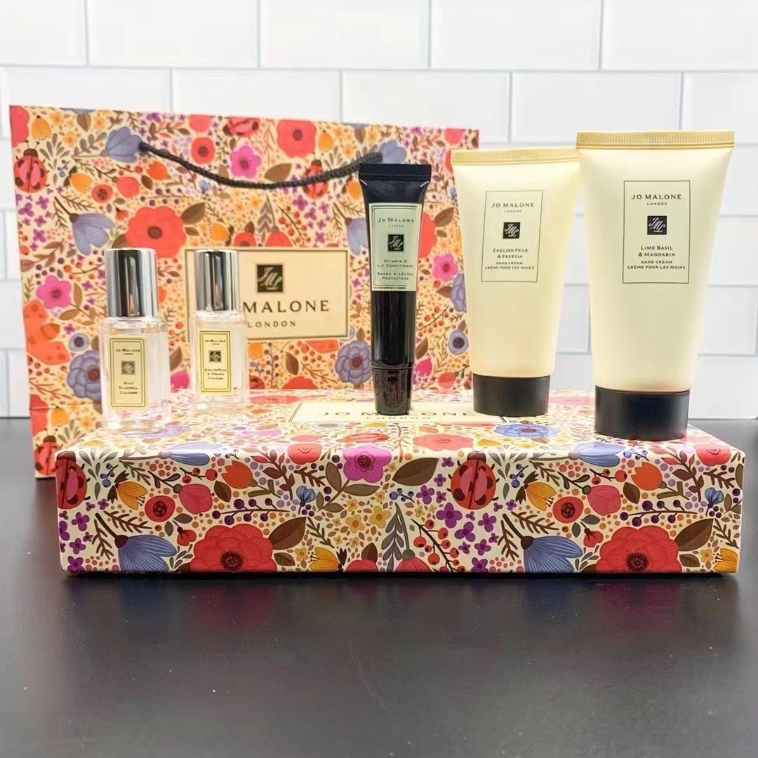 Jo Malone London Bestsellers Gift Set - Perfume, Hand Cream & Lip Care 5 i1739971470 2391 1