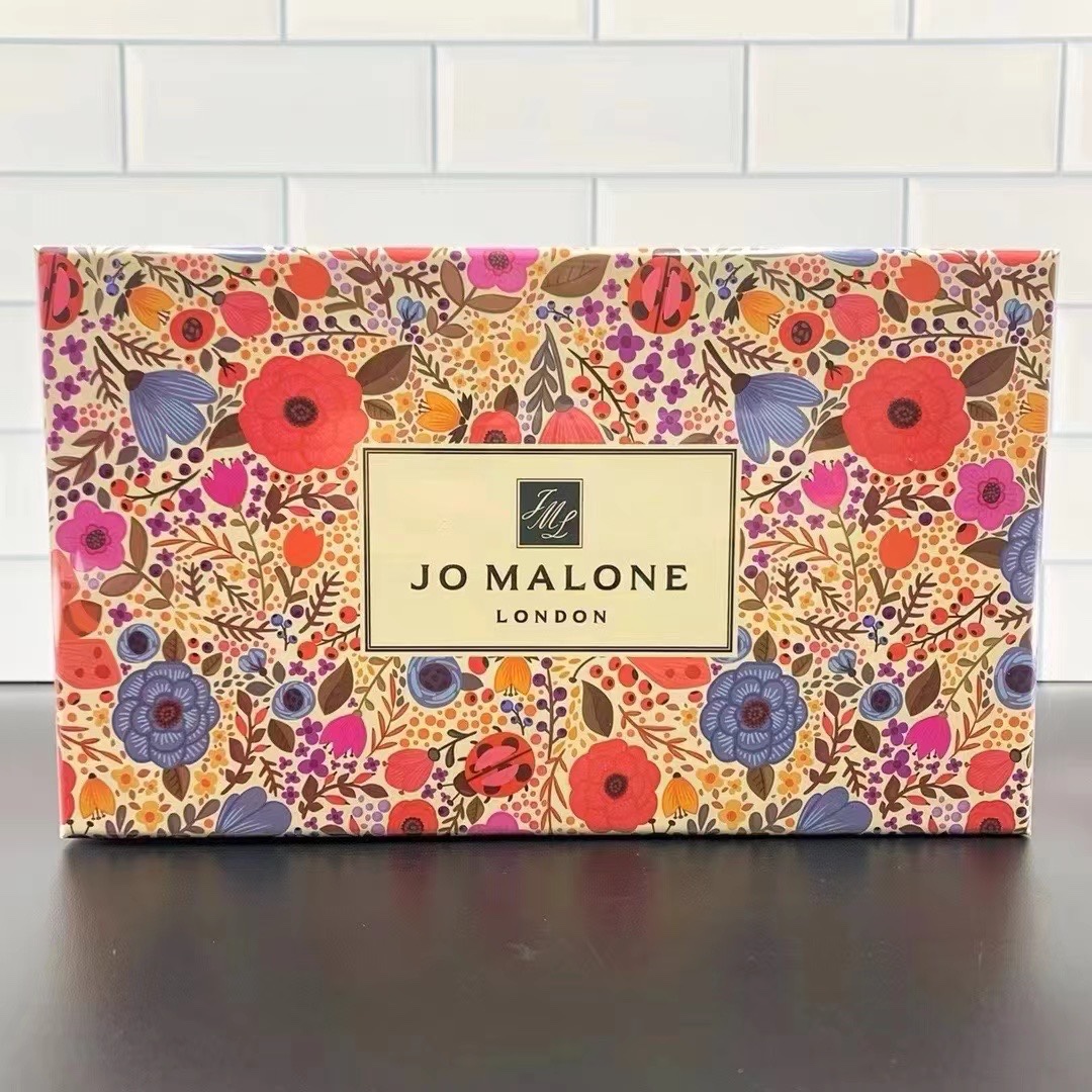 Jo Malone London Bestsellers Gift Set - Perfume, Hand Cream & Lip Care 2 i1739971470 4630 5