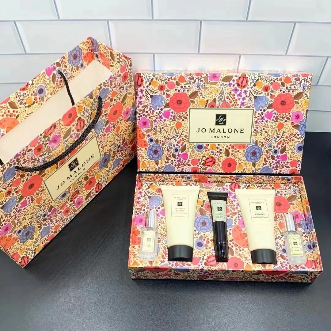 Jo Malone London Bestsellers Gift Set - Perfume, Hand Cream & Lip Care 6 i1739971470 82 3