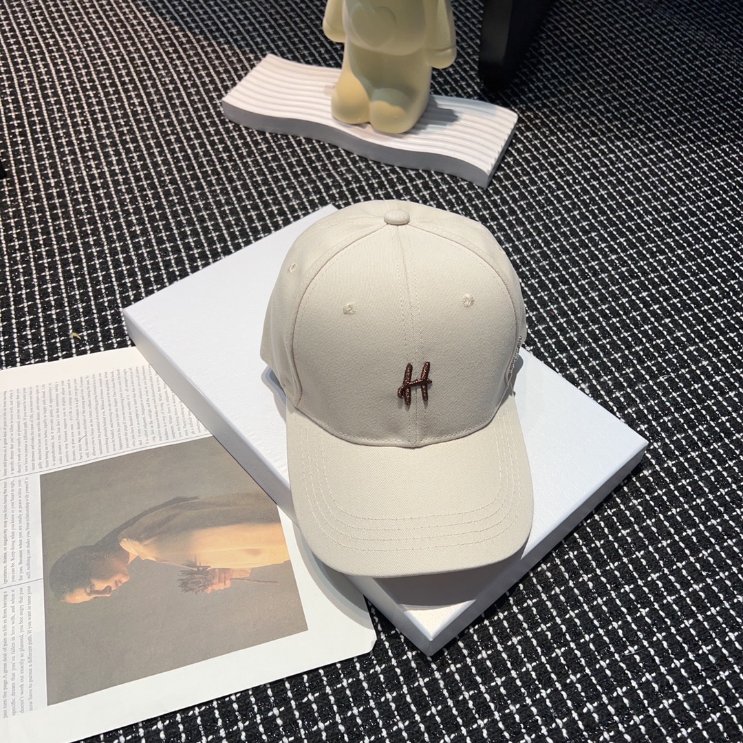 NO:193973,Hermes new baseball cap, street retro style ~ simple Korean style, fashionable people's atmosphere is full of blessing~ The color is great~ Both men and women can easily control it, throughout spring, summer, autumn and winter, and can be worn in all seasons!  Hat fisherman hat baseball hat knit hat, hat, hermes, espadrilles,hats19860909爱马仕 新款棒球帽 街头复古风~简约韩系 潮人的氛围感加持爆棚~ 颜色巨能搭~男女生都能轻松驾驭 贯穿春夏秋冬 四季可佩戴！帽子渔夫帽棒球帽针织帽,帽子,hermes,espadrilles,hats,hat