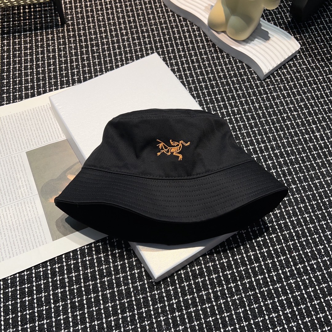 NO:196697,Archaeopteryx Outdoor Fisherman's Hat With the popularity of camping and outings, outdoor brands have also increased, and among them are bird brands!  The color combination, the hat shape and the details are very good!  Black and white two-color classic and versatile ~ very good hat fisherman hat baseball hat knit hat, hat arc'teryx, espadrilles, hats19860909始祖鸟户外渔夫帽 随着露营出游的热度~户外品牌也随之上升 其中就要数鸟牌！ 颜色搭统 帽型 细节都非常好！ 黑白双色经典又百搭~上头非常出片帽子渔夫帽棒球帽针织帽,帽子arc'teryx,espadrilles,hats,hat