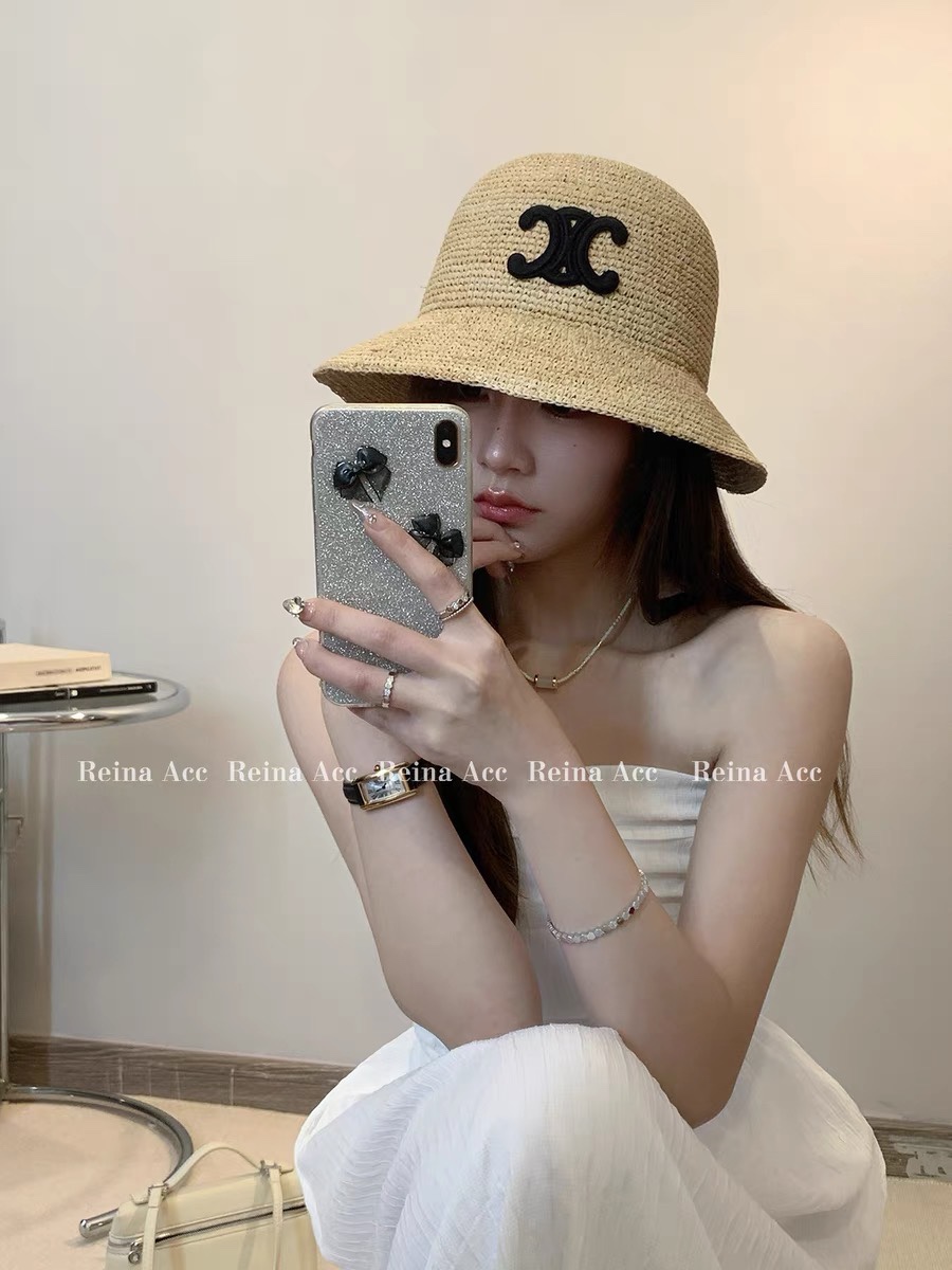 NO:196700,Celin's new Arc de Triomphe woven straw hat The Rafia smells really good~ This woven straw hat is soft and can be folded and will not deform!  The inner elastic band can be adjusted at will. The top hat is excellent~ plenty of goods!  Smash the order quickly!  Hat fisherman hat baseball hat knit hat, hat, celine, espadrilles, hats19860909Celin新款凯旋门编织草帽 拉菲草自带的味道真的很好闻~ 这个编织的草帽软软的 可以折起来 不会变形！ 内又松紧带 可随意调节 上头帽型超赞~ 大货充足！赶紧砸单哟！帽子渔夫帽棒球帽针织帽,帽子,celine,espadrilles,hats,hat