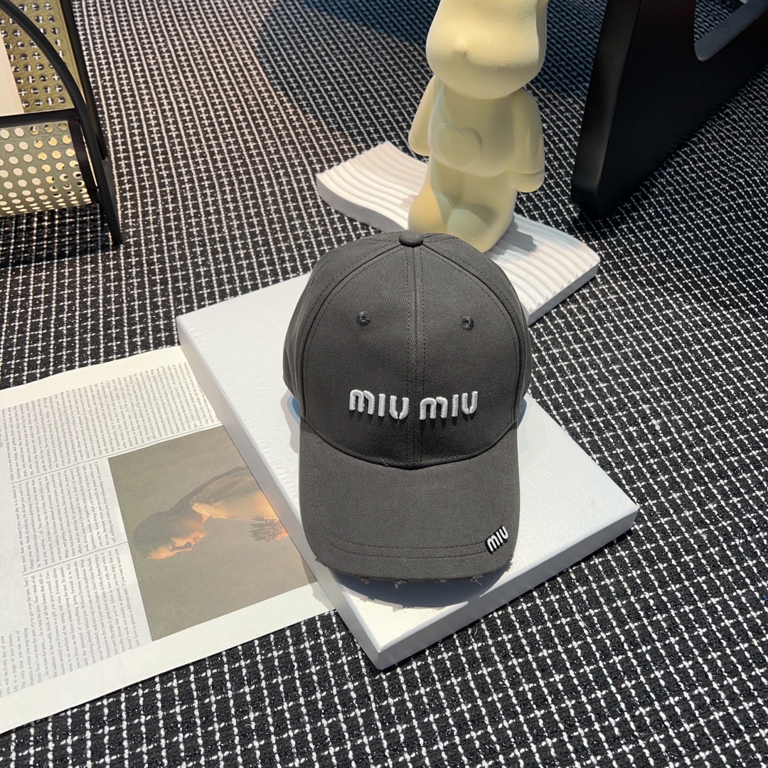 NO:198945,MIU Home Ripped Baseball Cap Solid Color Ripped Breaking the Dullness~ This simple and small-personal design is really amazing. You can match any style of clothes!  It looks good, the hat, fisherman hat, baseball hat, knit hat, hat, miumiu, espadrilles, hats19860909MIU家 破洞棒球帽 纯色破洞打破沉闷感~ 这种简单中又带着小个性的设计感真的太绝了 基本什么风格的衣服都能搭配上！ 好看就对了帽子渔夫帽棒球帽针织帽,帽子,miumiu,espadrilles,hats,hat
