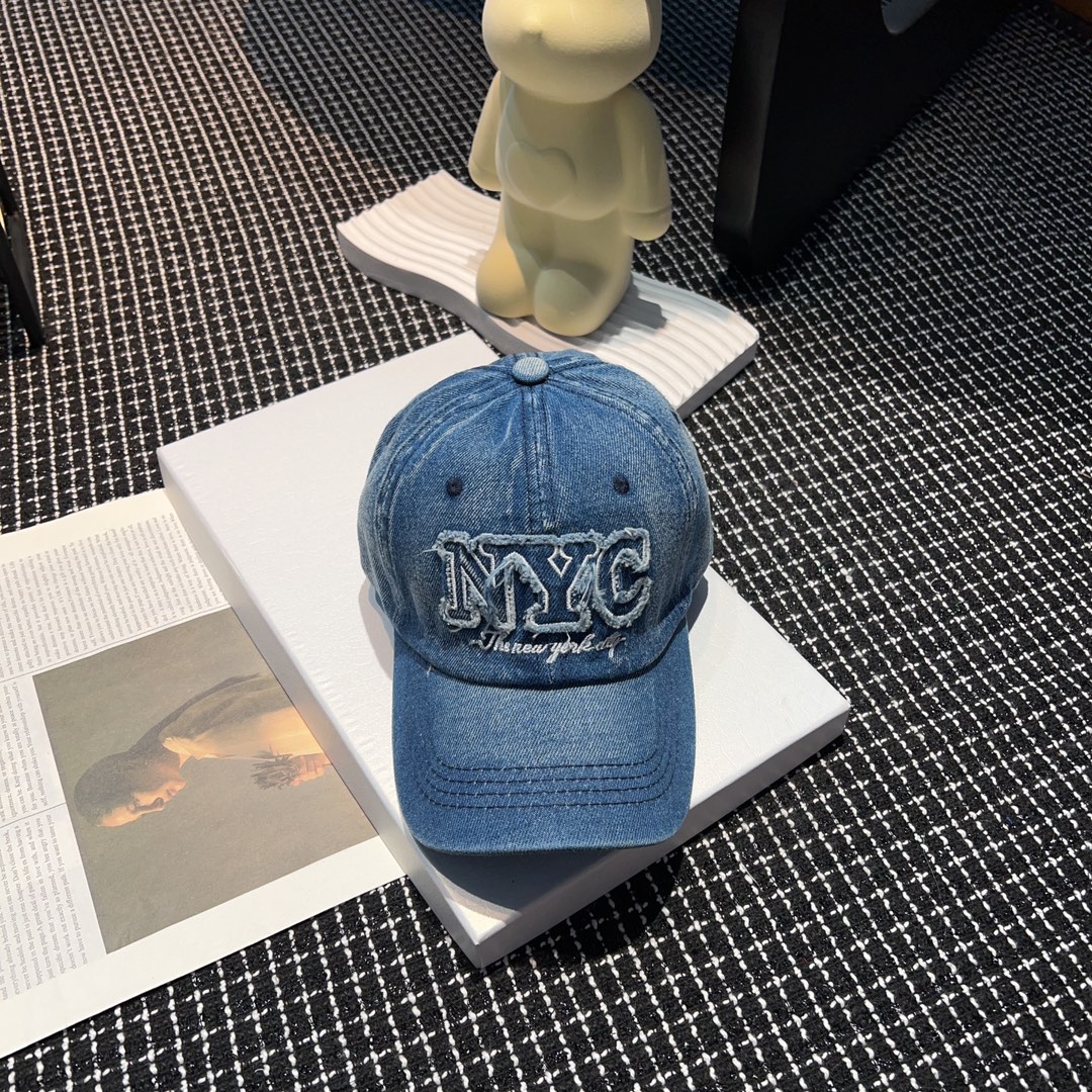 NO:198925,45 39ss NY denim baseball hat low-key lazy tailoring style. The most popular three-dimensional elements are added to the most casual aesthetics. Get early spring relaxed and casual hat fisherman hat baseball hat knit hat, hat, espadrilles, hats1986090945 39ss NY 牛仔棒球帽 低调慵懒的剪裁风格 在单品的基础下加上时下最流行的立体感元素 呈现更为随性的审美 get早春轻松休闲感帽子渔夫帽棒球帽针织帽,帽子,espadrilles,hats,hat