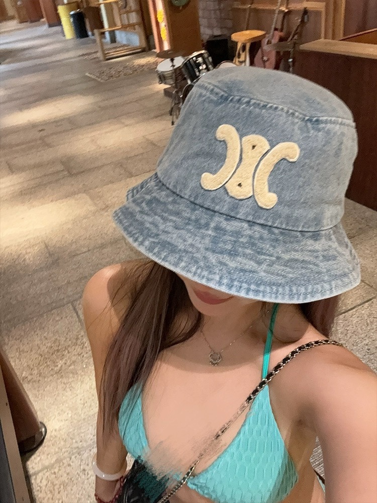 NO:203103,Celine's new spring and summer products, denim fisherman's hat cool, stylish and sweet, and is very friendly to all styles!  High-quality pure cotton bamboo denim fabric creates a prominent texture, comfortable and smooth feel, and the overall crisp. It is recommended that everyone wear a hat, fisherman's hat, baseball hat, knit hat, hat, celine, celine, espadrilles, hats19860909赛琳 Celine 春夏新品 牛仔渔夫帽 cool帅有型又不失甜美气质 对各种风格都很友好！ 高品质纯棉竹节牛仔面料打造 肌理感突出 手感舒适顺滑 整体挺括 建议宝子们人手一顶帽子渔夫帽棒球帽针织帽,帽子,celine,celine,espadrilles,hats,hat