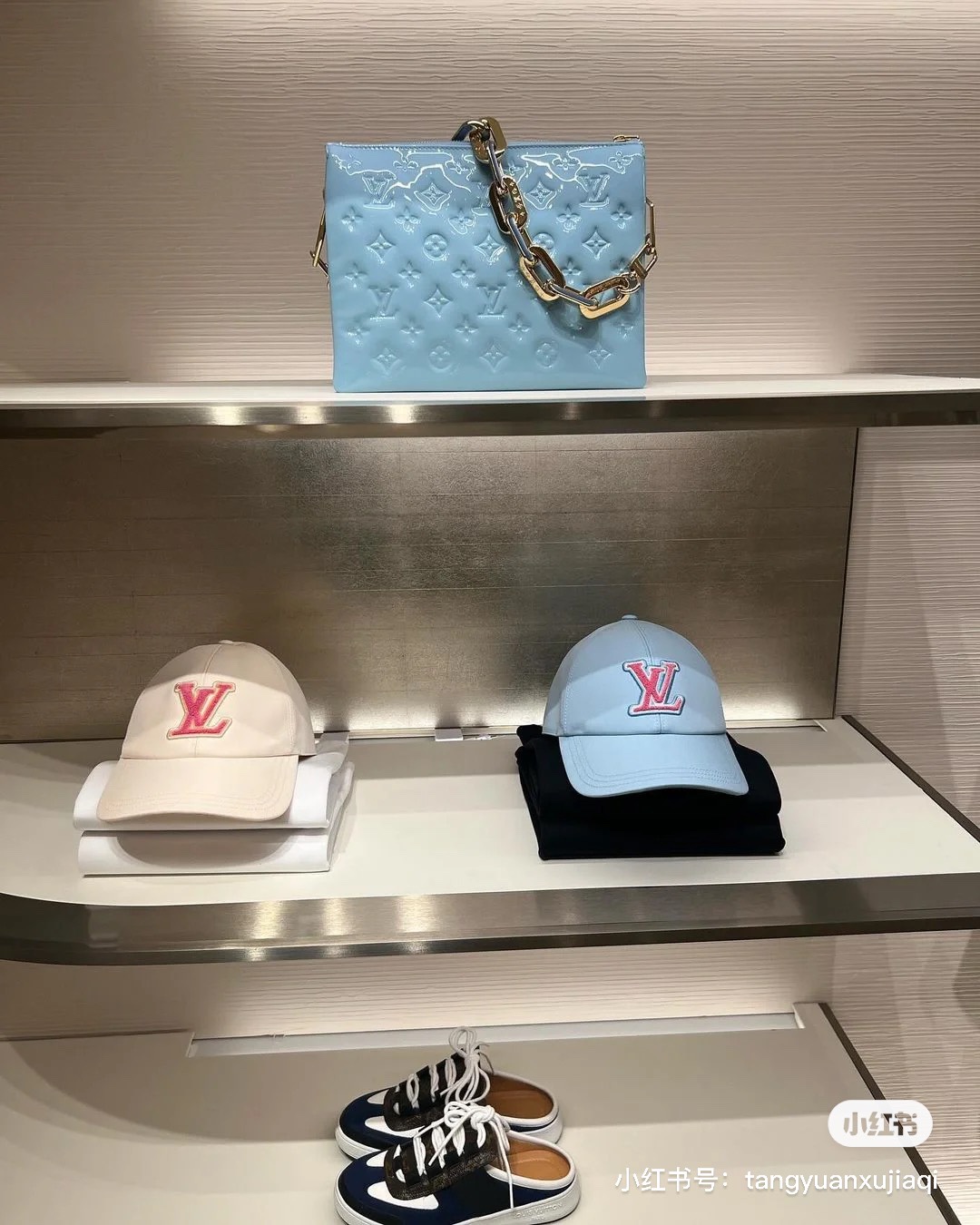 NO:204063,Lv!  The super hit product looks good and the color is just right!  New letter embroidered baseball caps, new craftsmanship, super beautiful, everything you see is details!  Hat fisherman hat baseball hat knit hat, hat, louis vuitton, espadrilles,hats19860909Lv！超级大爆款上头敲好看 颜色正点！新款字母刺绣棒球帽 新工艺制作超好看 所见之处皆是细节！帽子渔夫帽棒球帽针织帽,帽子,louis vuitton,espadrilles,hats,hat