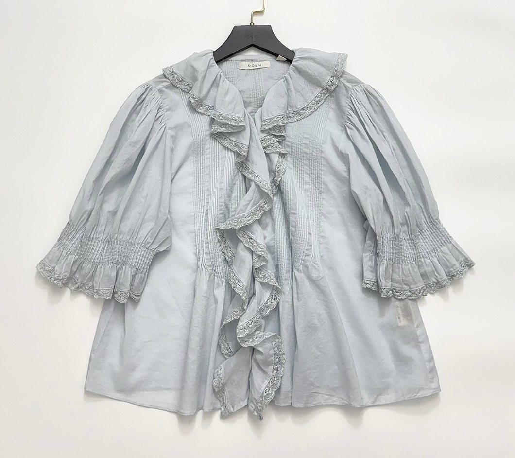 Dôen Ruffle V-Neck Lightweight Sweet Puff Sleeve Shirt