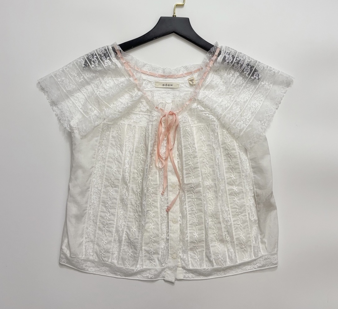 Dôen GRETA Wide Round Neck Vintage Lace Sheer Short Sleeve Shirt