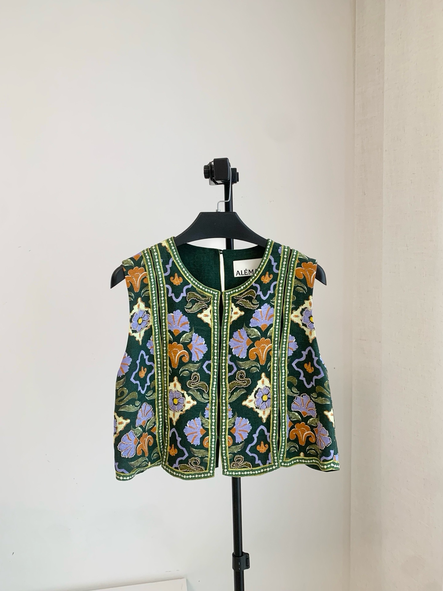 Alémais Vintage Ethnic Floral Embroidered Sleeveless Short Vest Top