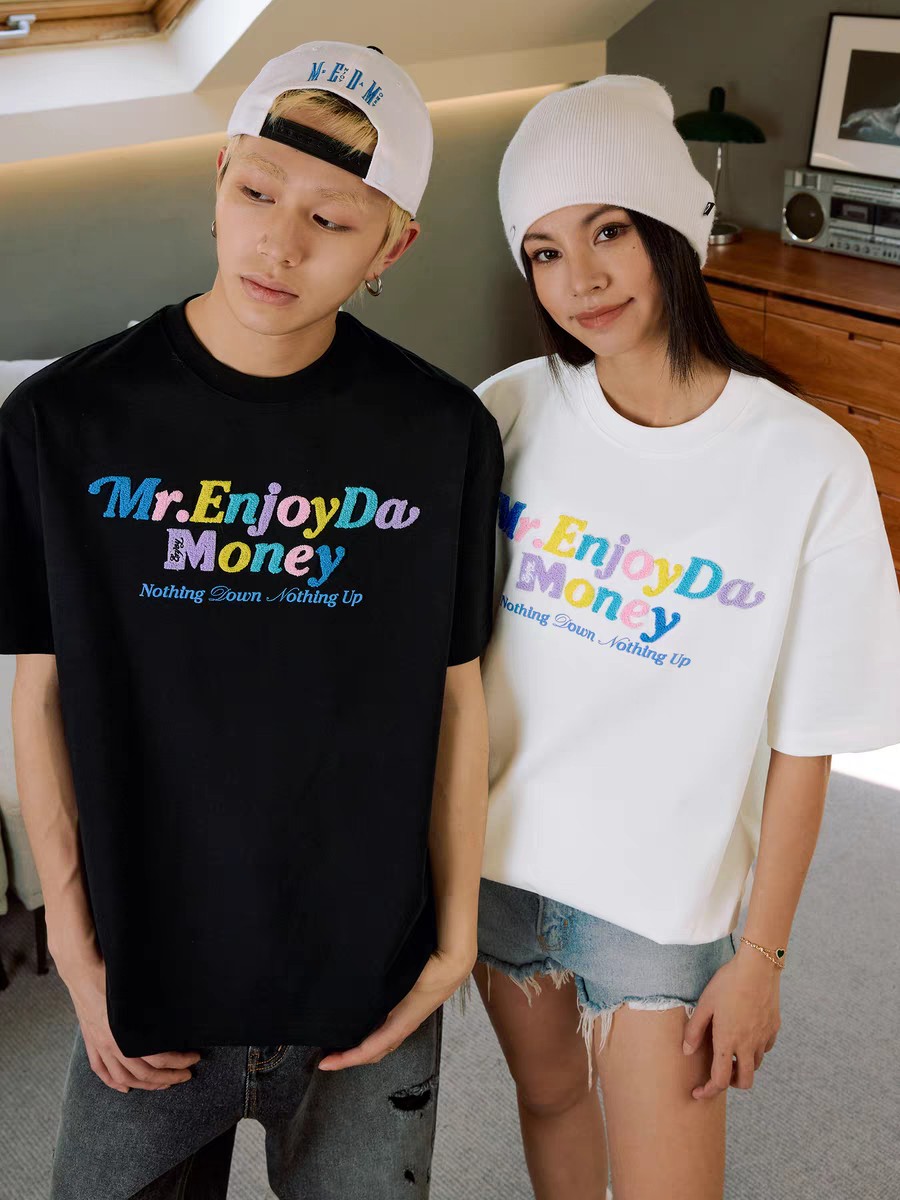 ME83【侯明昊同款】MEDM马卡龙彩色字母毛巾绣短袖T恤男女情侣同款tee P62
​颜色：白色 灰色 黑色
​码数：S M L XL