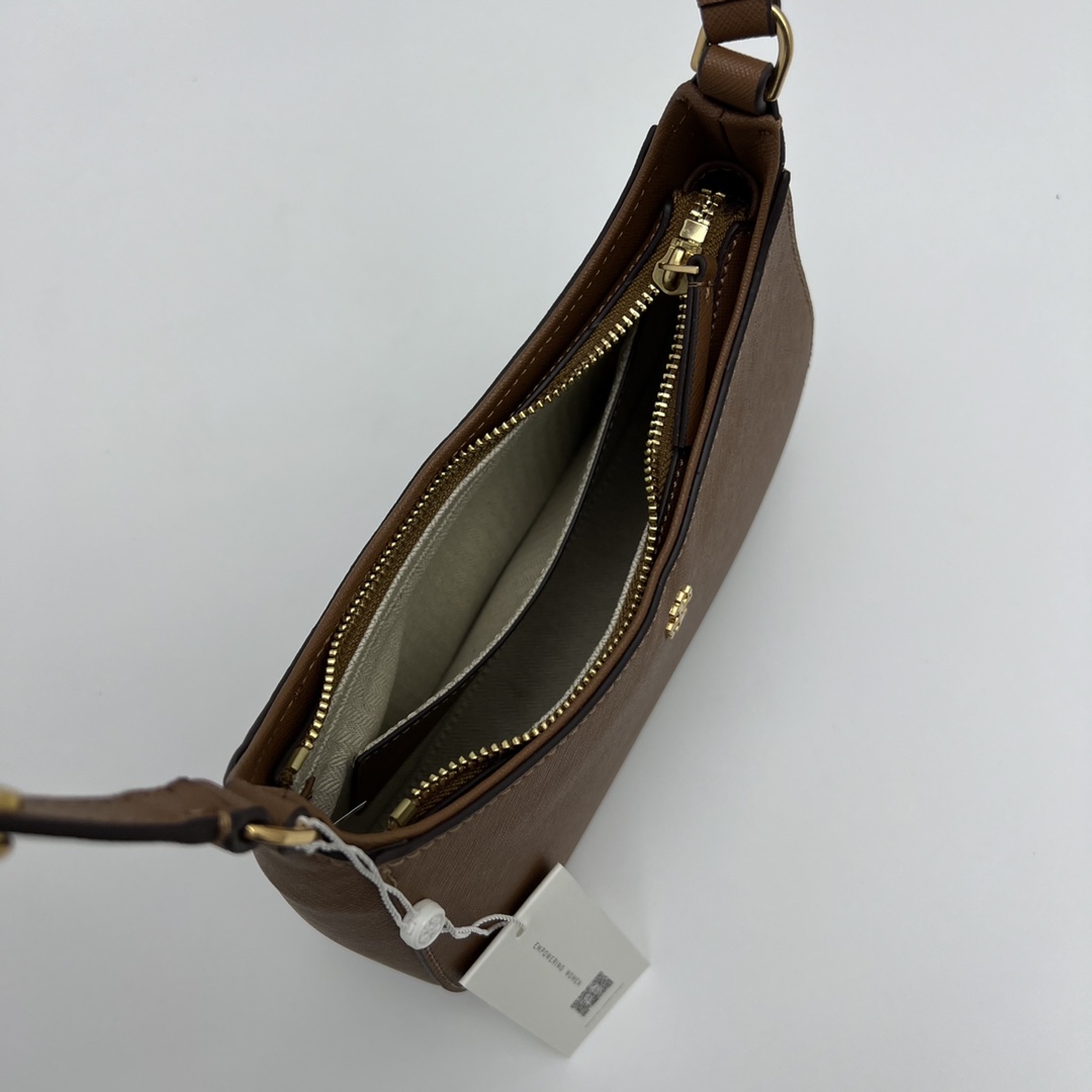 Tory Burch ～Tory Burch新款半月包 Emerson 系列腋下包 十字纹牛皮材质 可调节短款肩带