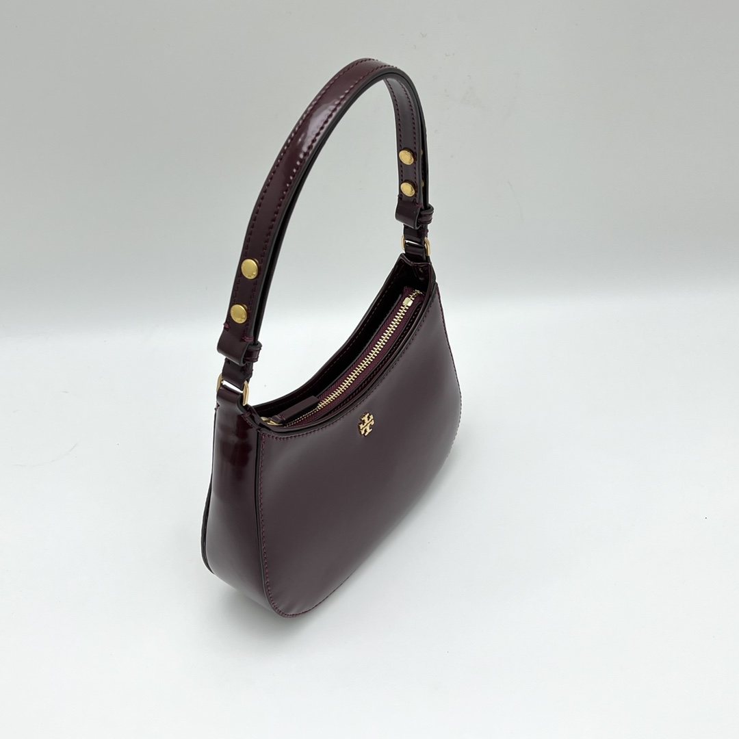Tory Burch ～Tory Burch新款半月包 Emerson 系列腋下包 开边珠牛皮材质 可调节短款肩带