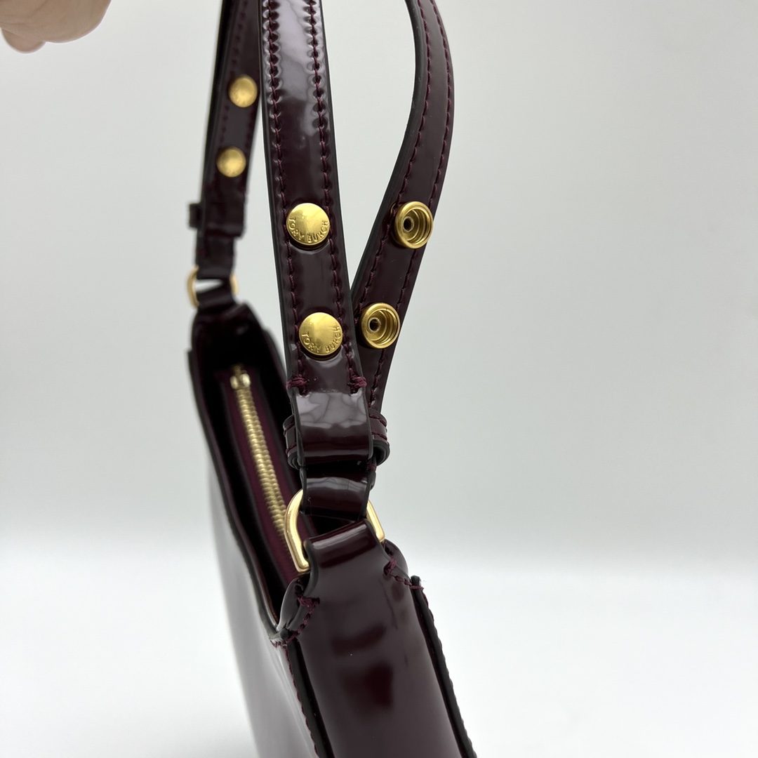 Tory Burch ～Tory Burch新款半月包 Emerson 系列腋下包 开边珠牛皮材质 可调节短款肩带