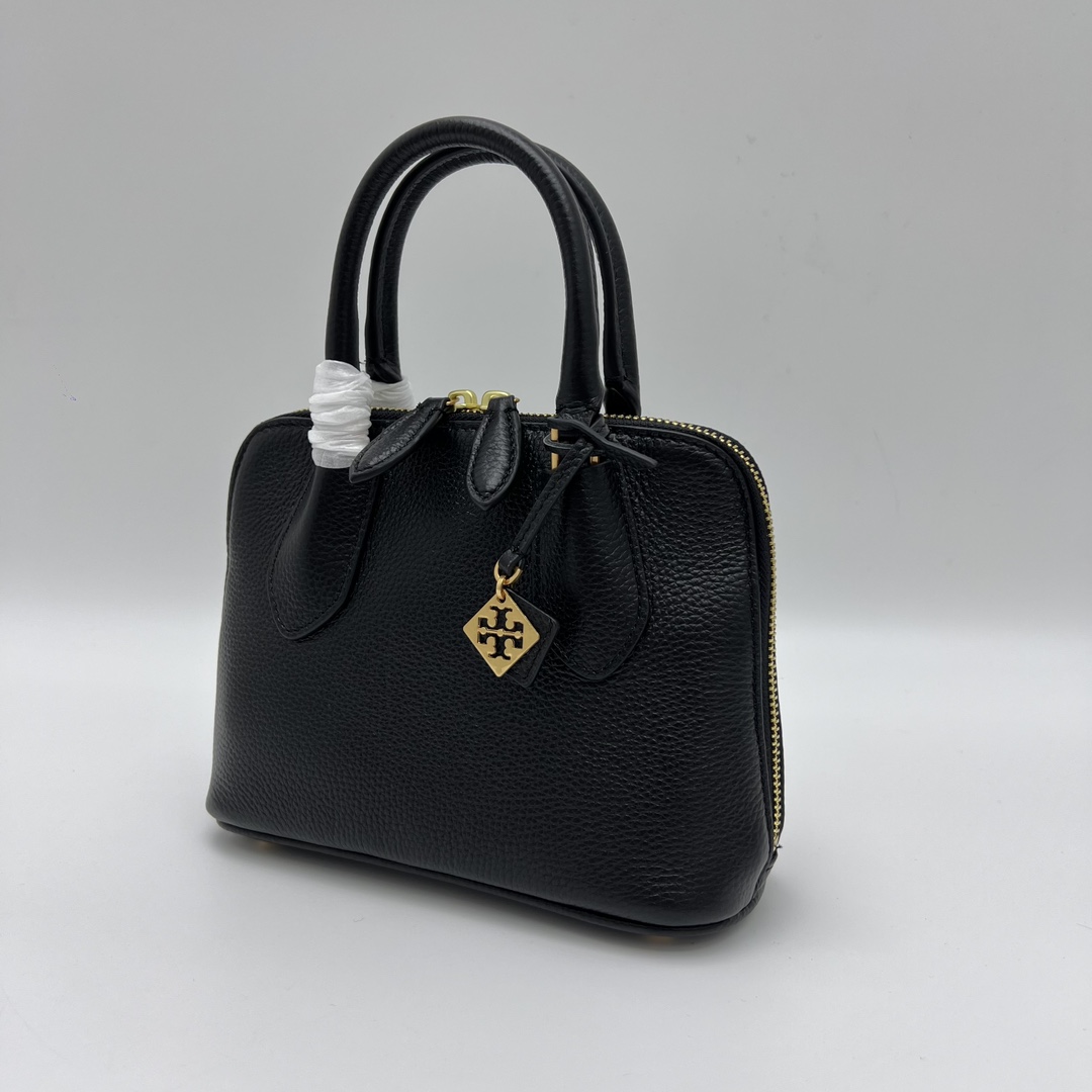 Tory Burch ～ Tory Burch新款swing贝壳包 这款迷你手提包 采用管状顶部提柄设计
