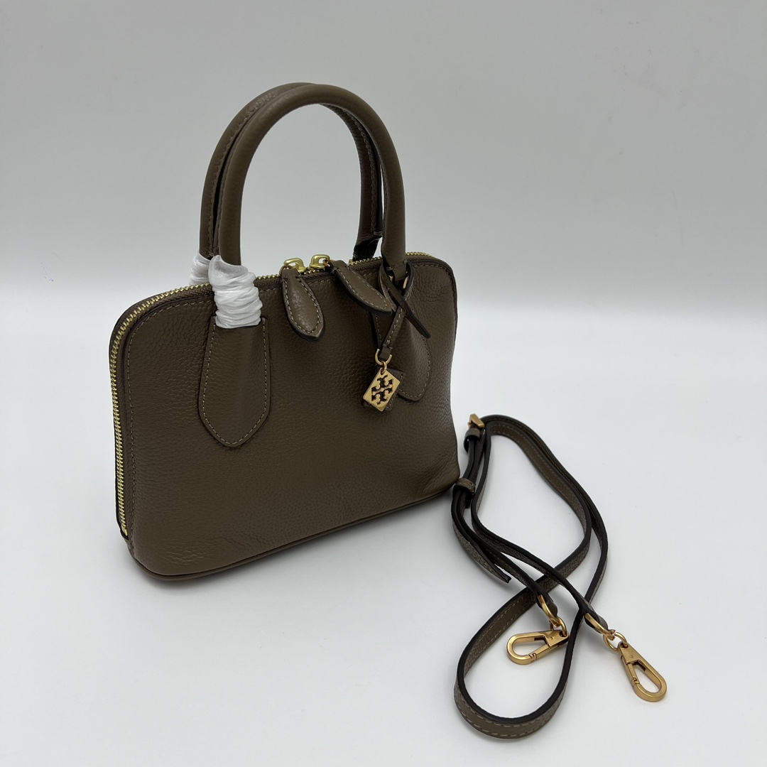 Tory Burch ～ Tory Burch新款swing贝壳包 这款迷你手提包 采用管状顶部提柄设计