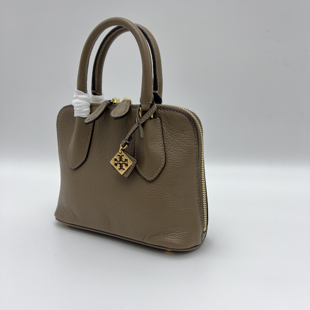 Tory Burch ～ Tory Burch新款swing贝壳包 这款迷你手提包 采用管状顶部提柄设计
