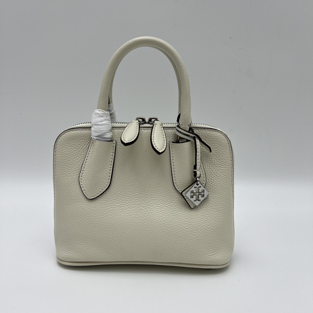 Tory Burch ～ Tory Burch新款swing贝壳包 这款迷你手提包 采用管状顶部提柄设计