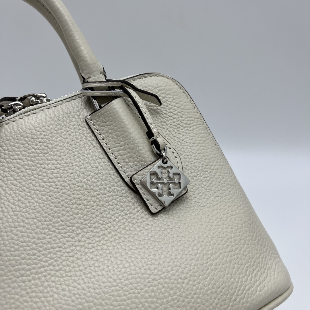 Tory Burch ～ Tory Burch新款swing贝壳包 这款迷你手提包 采用管状顶部提柄设计