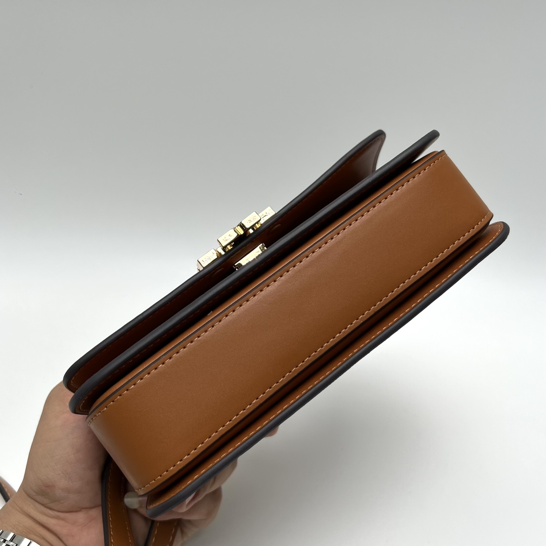 Tory Burch ～TB Eleanor新款迷你豆腐包 新版本 可调节肩带 纳帕牛皮面料 柔软舒适