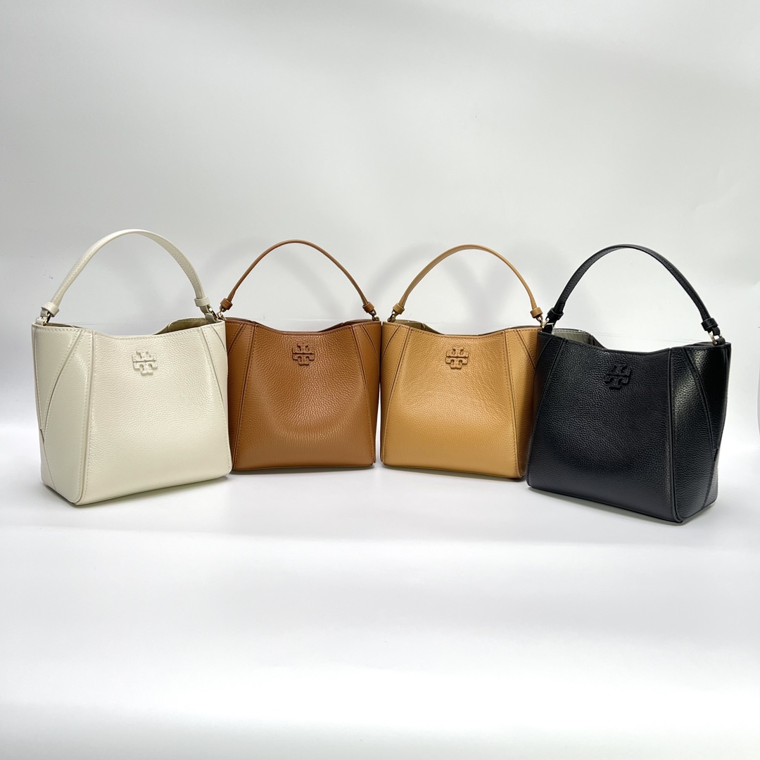 Tory Burch ～McGraw 小号水桶包 精选柔软荔枝纹皮革打造 配以模切工艺的标志性双 T Logo 和手工优雅缝线