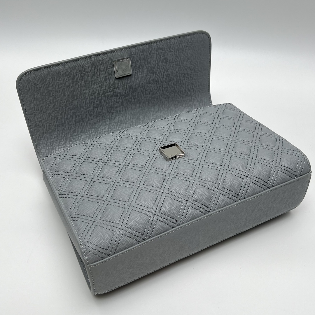 Tory Burch ～TB158434 （雾霾蓝）最新款Fleming鱼子酱牛皮菱格链条包