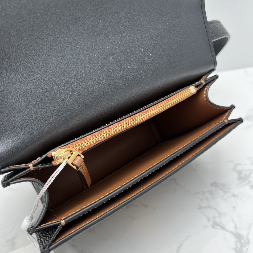 Tory Burch ～新款155671 Eleanor 小号手袋 最新荔枝纹金砖豆腐包 包身利落有型