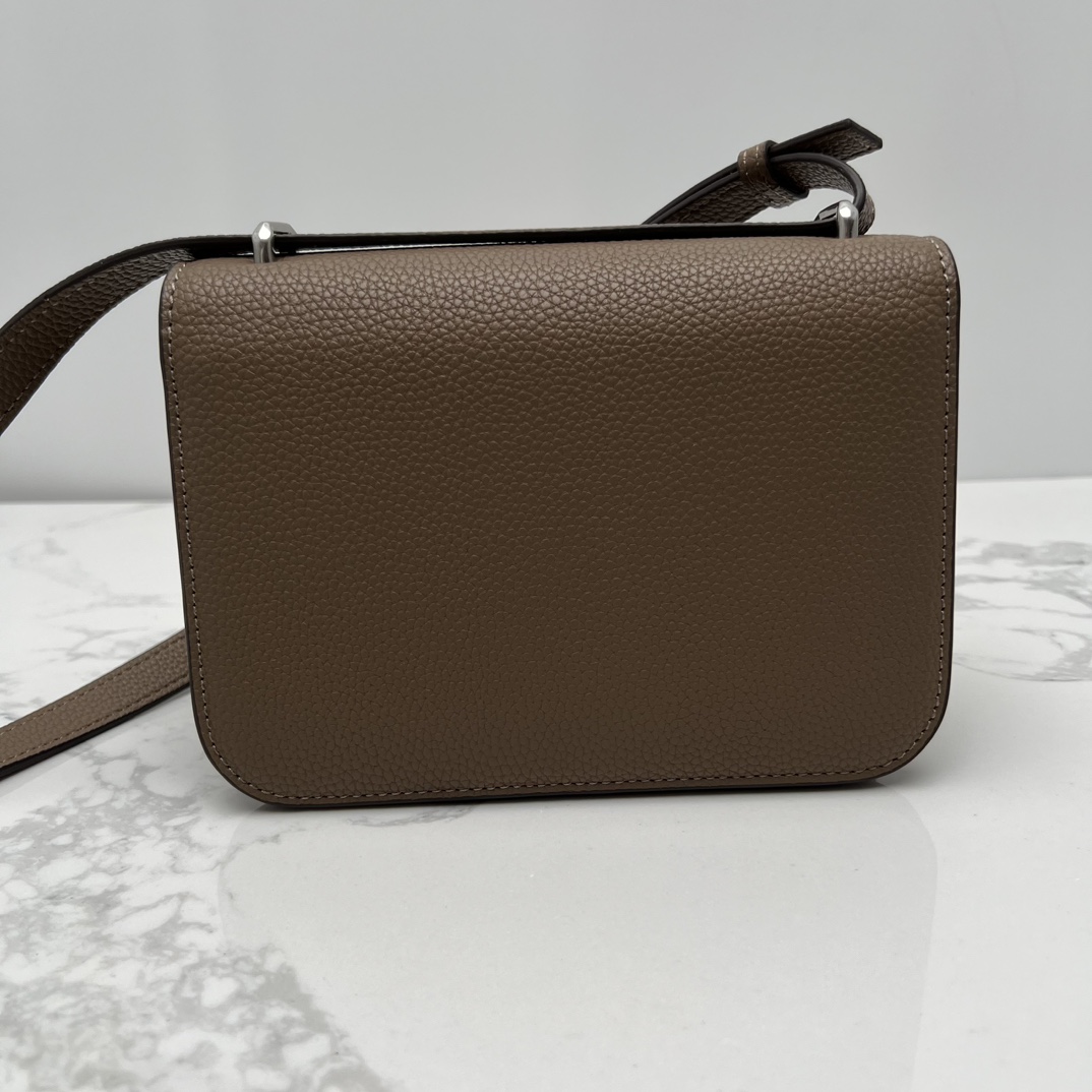 Tory Burch ～新款155671 Eleanor 小号手袋 最新荔枝纹金砖豆腐包 包身利落有型