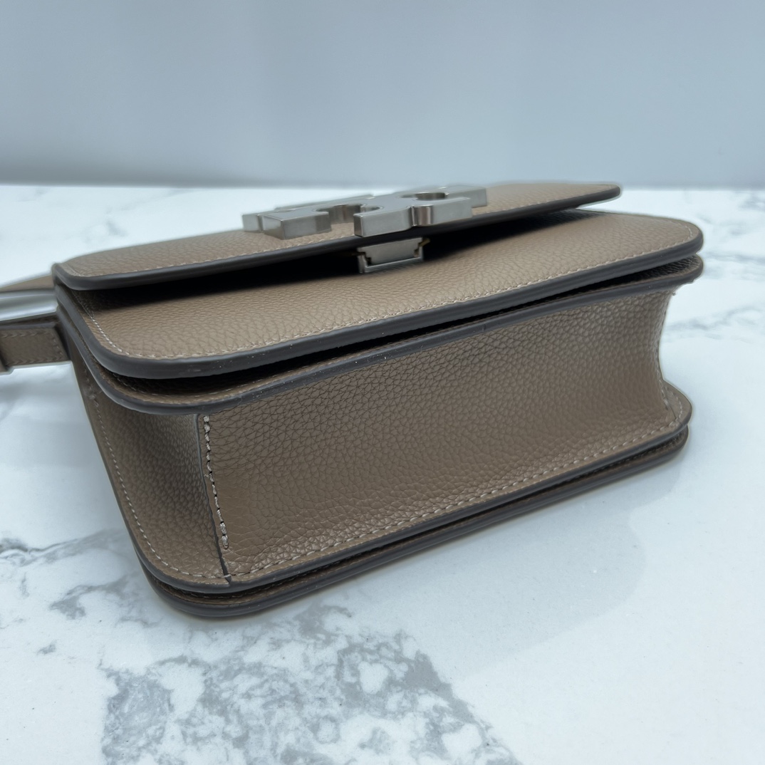 Tory Burch ～新款155671 Eleanor 小号手袋 最新荔枝纹金砖豆腐包 包身利落有型