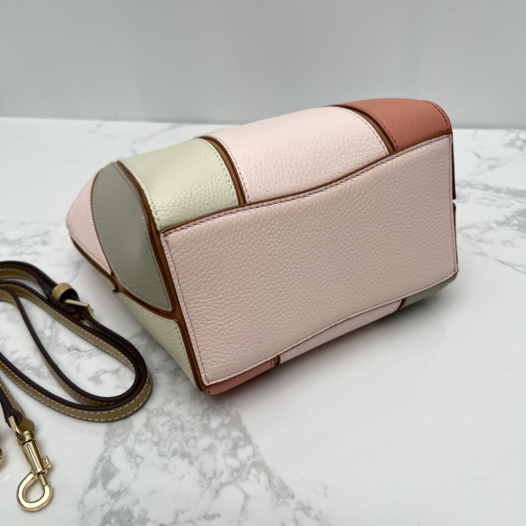Tory Burch ～McGraw 小号水桶包 精选柔软荔枝纹皮革打造 配以模切工艺的标志性双 T Logo 和手工优雅缝线