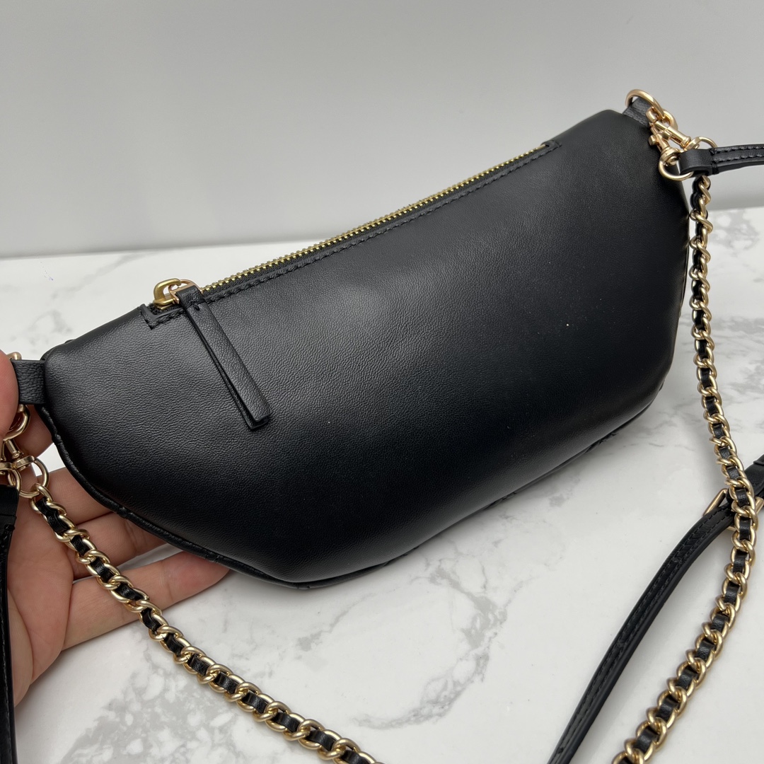 Tory Burch ～最新腰包，Fleming 软皮腰包精选超柔软皮饰有菱形褶裥图案，可用作斜挎包、腰包或单肩包