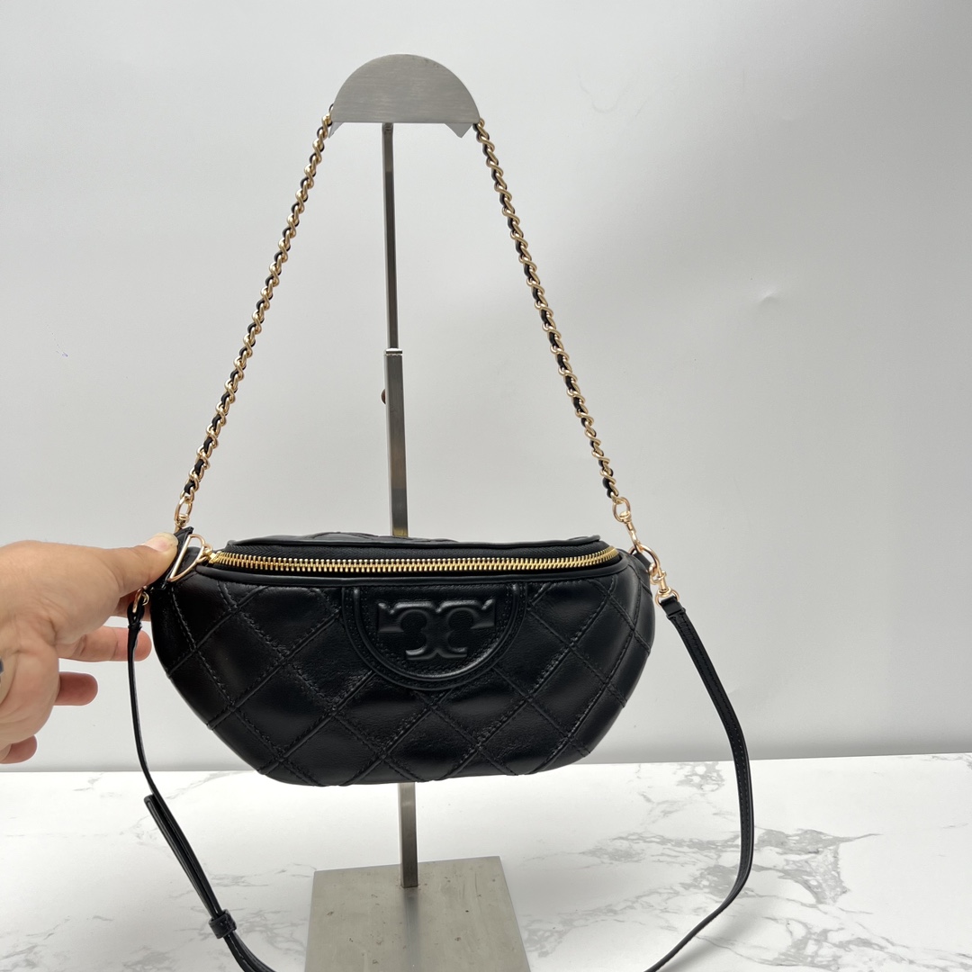 Tory Burch ～最新腰包，Fleming 软皮腰包精选超柔软皮饰有菱形褶裥图案，可用作斜挎包、腰包或单肩包