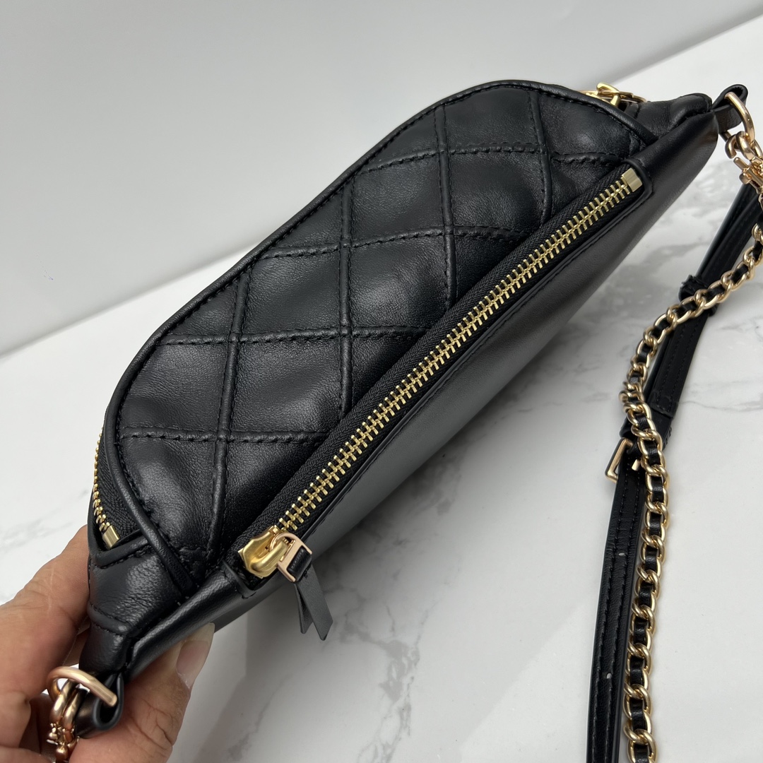 Tory Burch ～最新腰包，Fleming 软皮腰包精选超柔软皮饰有菱形褶裥图案，可用作斜挎包、腰包或单肩包