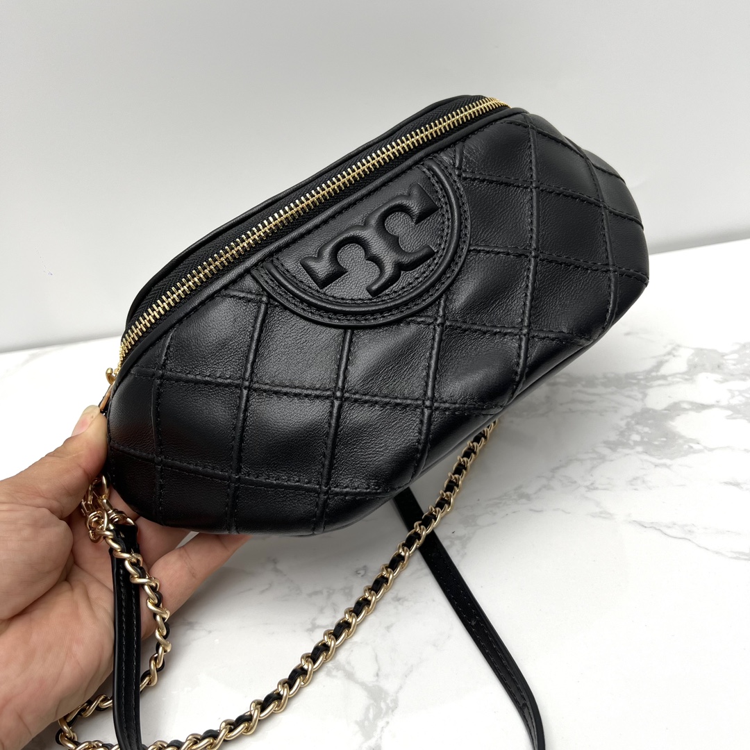 Tory Burch ～最新腰包，Fleming 软皮腰包精选超柔软皮饰有菱形褶裥图案，可用作斜挎包、腰包或单肩包